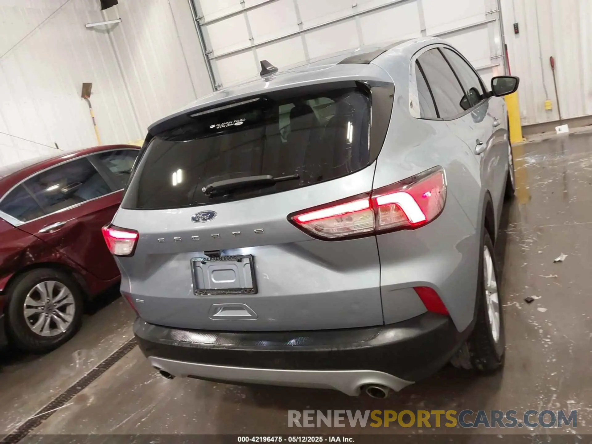 16 Photograph of a damaged car 1FMCU0G64NUB71518 FORD ESCAPE 2022