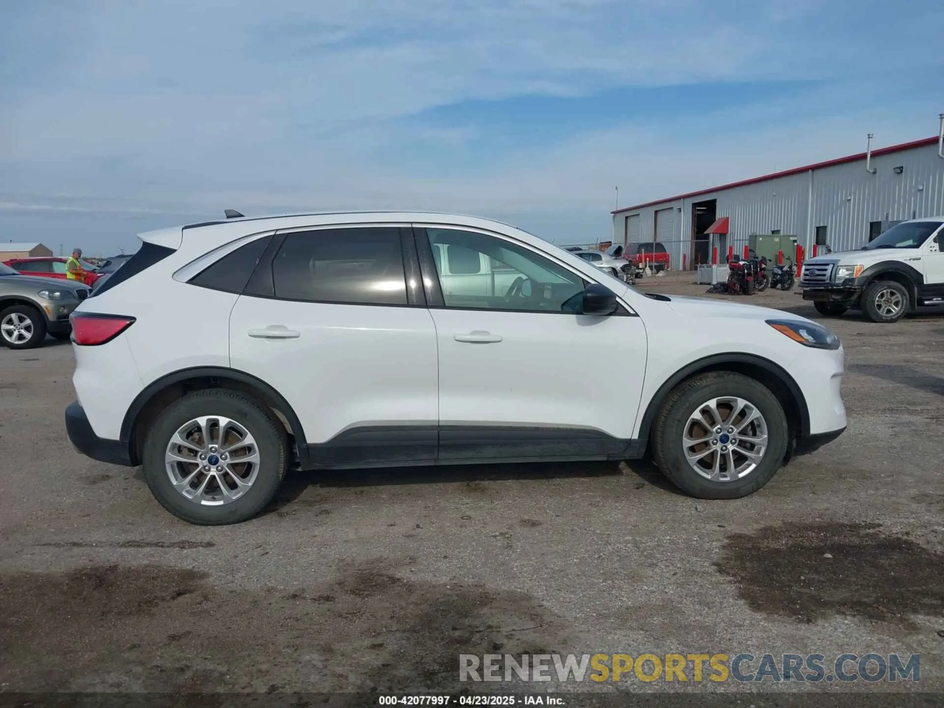 13 Фотография поврежденного автомобиля 1FMCU0G66NUB01020 FORD ESCAPE 2022