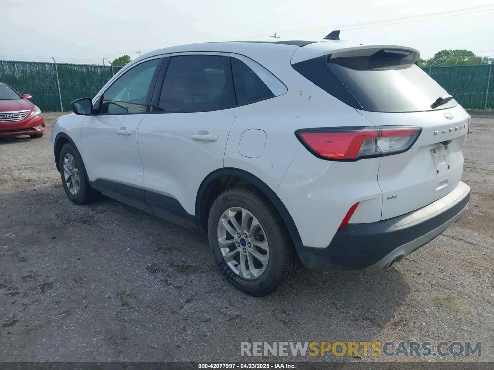 3 Фотография поврежденного автомобиля 1FMCU0G66NUB01020 FORD ESCAPE 2022