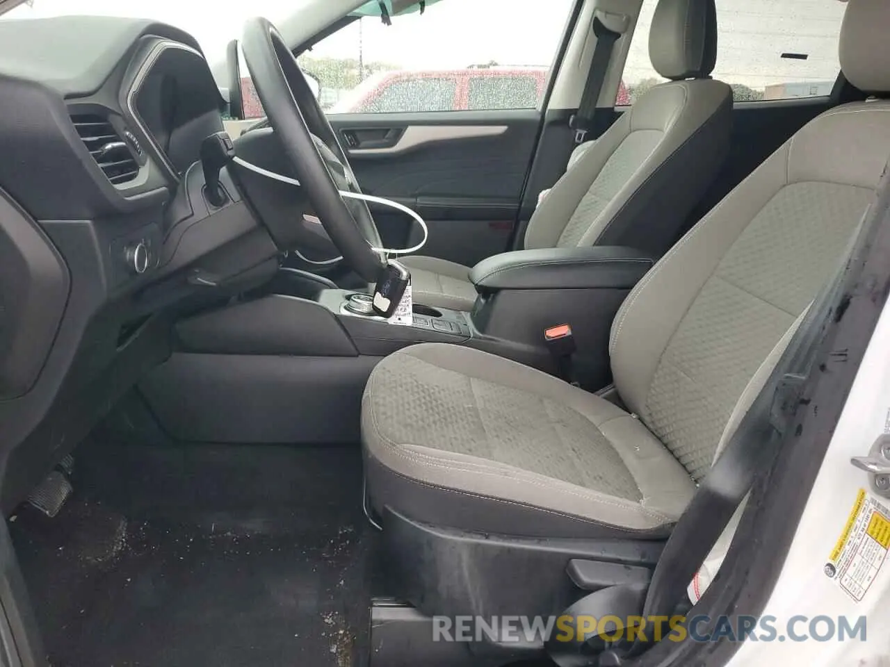 7 Photograph of a damaged car 1FMCU0G66NUB81743 FORD ESCAPE 2022