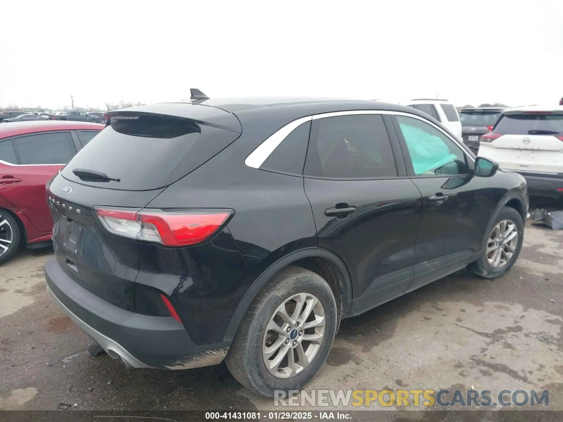 4 Photograph of a damaged car 1FMCU0G67NUA55813 FORD ESCAPE 2022