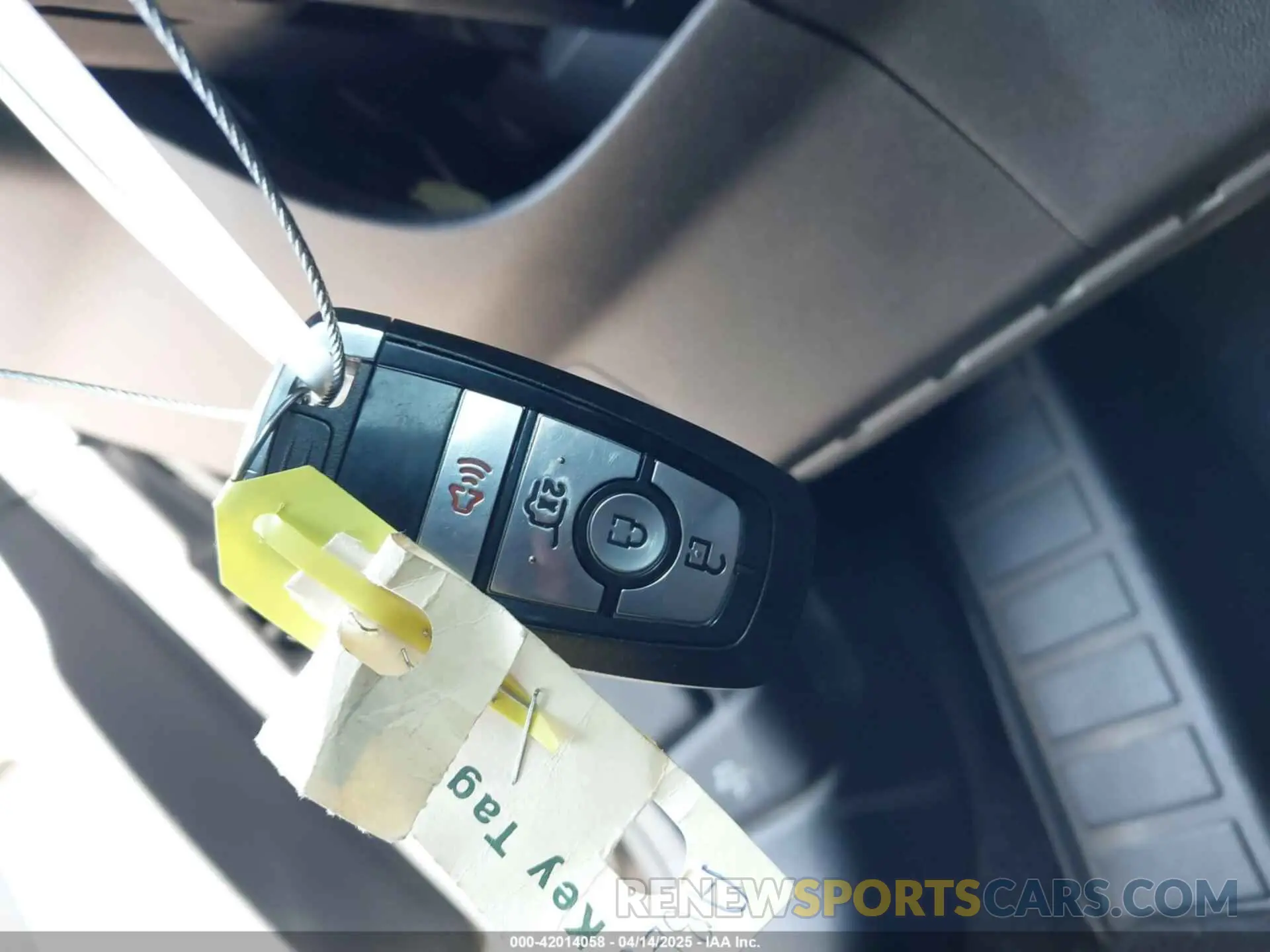 11 Photograph of a damaged car 1FMCU0G67NUB96901 FORD ESCAPE 2022