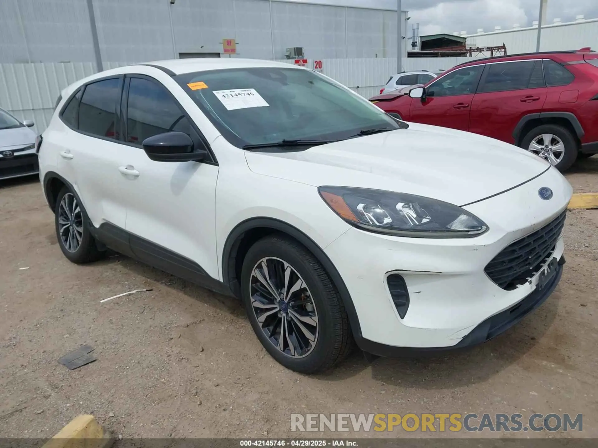 1 Фотография поврежденного автомобиля 1FMCU0G68NUA02425 FORD ESCAPE 2022