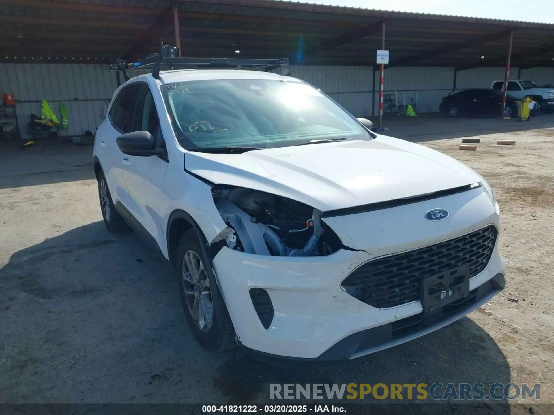 6 Photograph of a damaged car 1FMCU0G68NUA66965 FORD ESCAPE 2022