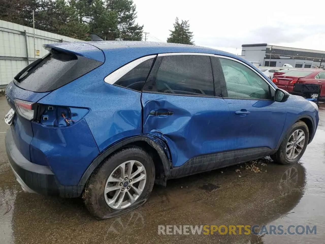 3 Photograph of a damaged car 1FMCU0G68NUA73317 FORD ESCAPE 2022