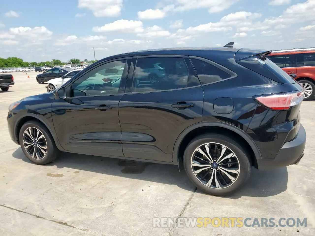 2 Photograph of a damaged car 1FMCU0G68NUB55175 FORD ESCAPE 2022