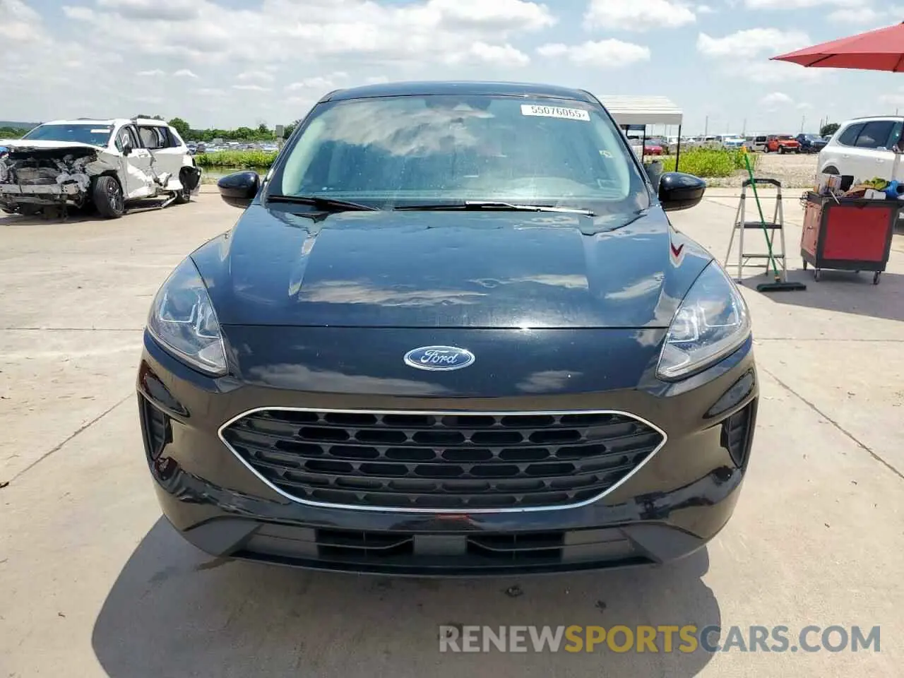 5 Photograph of a damaged car 1FMCU0G68NUB55175 FORD ESCAPE 2022