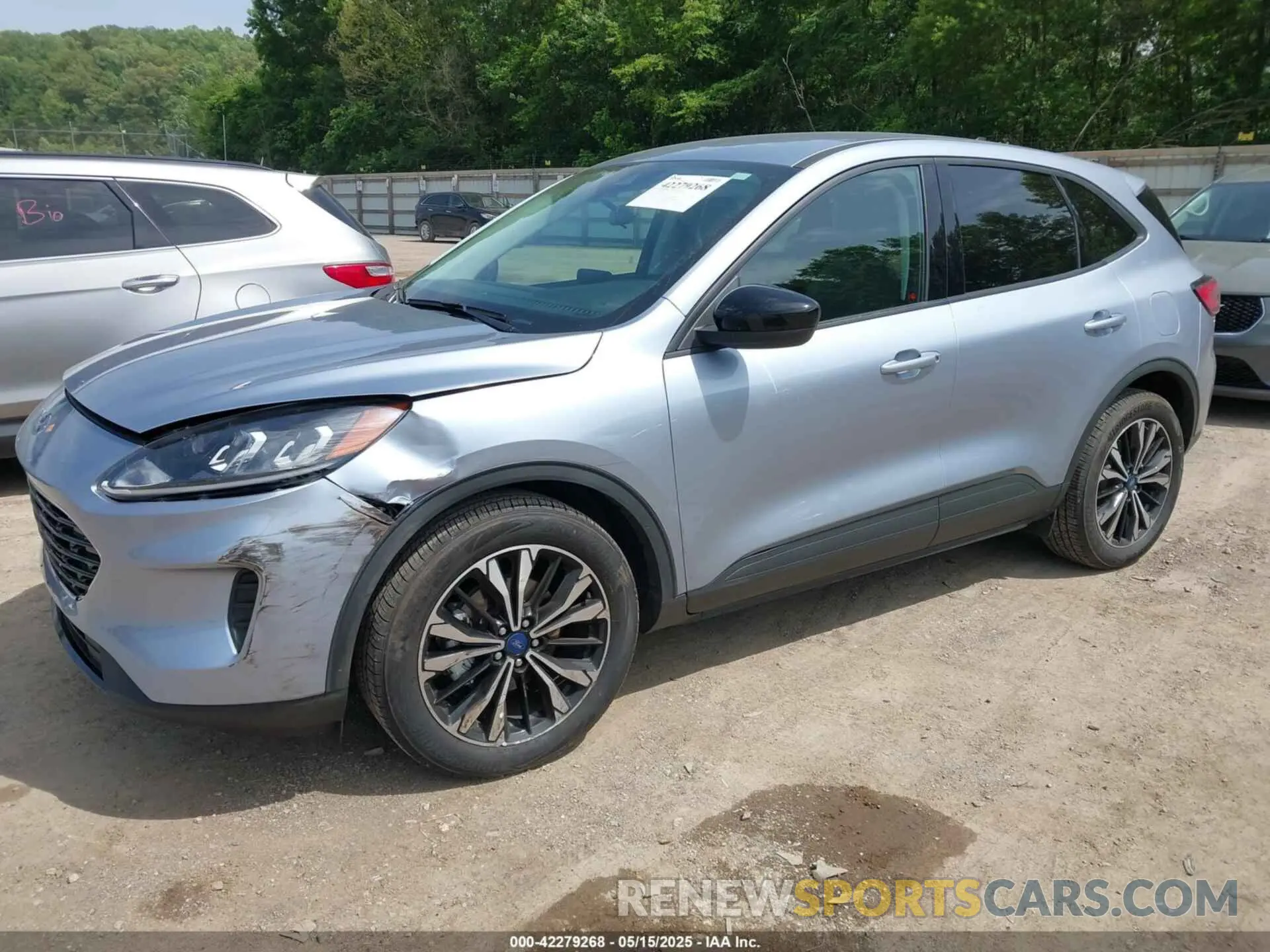 2 Photograph of a damaged car 1FMCU0G68NUB64197 FORD ESCAPE 2022
