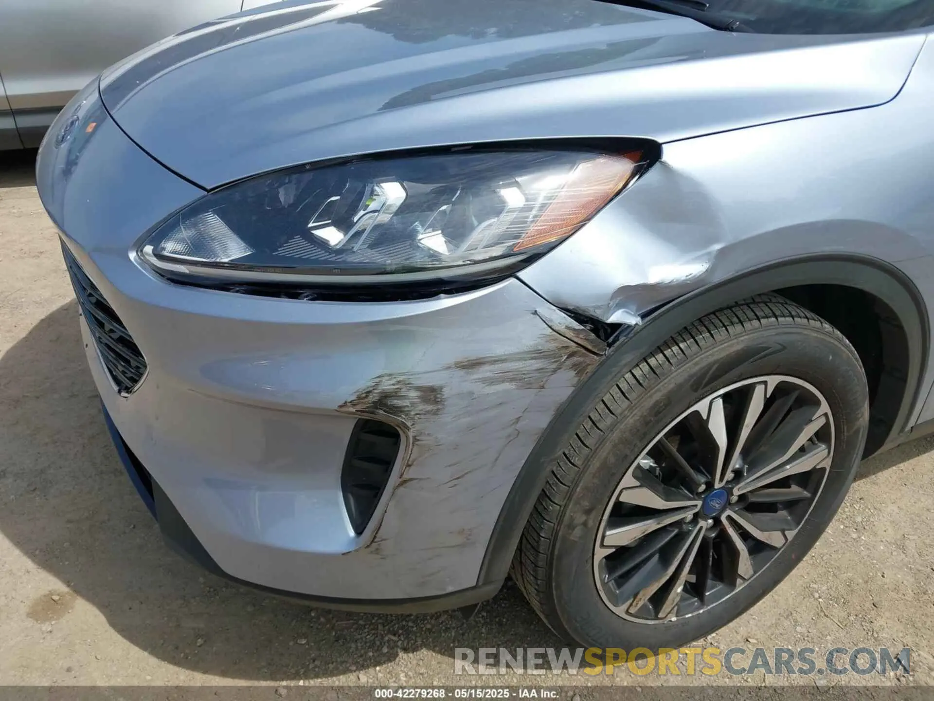 6 Photograph of a damaged car 1FMCU0G68NUB64197 FORD ESCAPE 2022