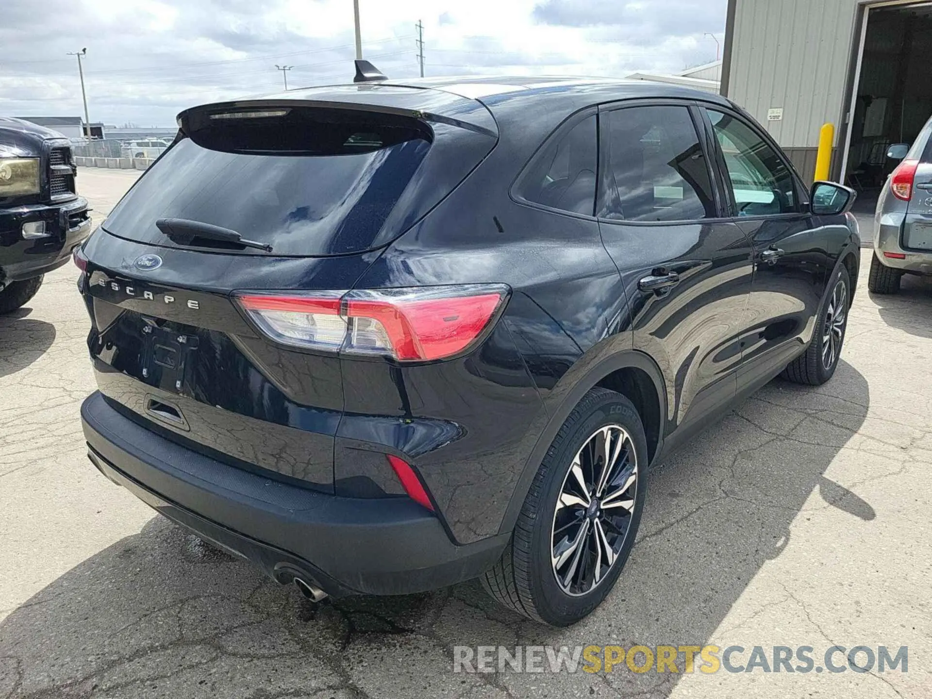 11 Фотография поврежденного автомобиля 1FMCU0G69NUA09335 FORD ESCAPE 2022
