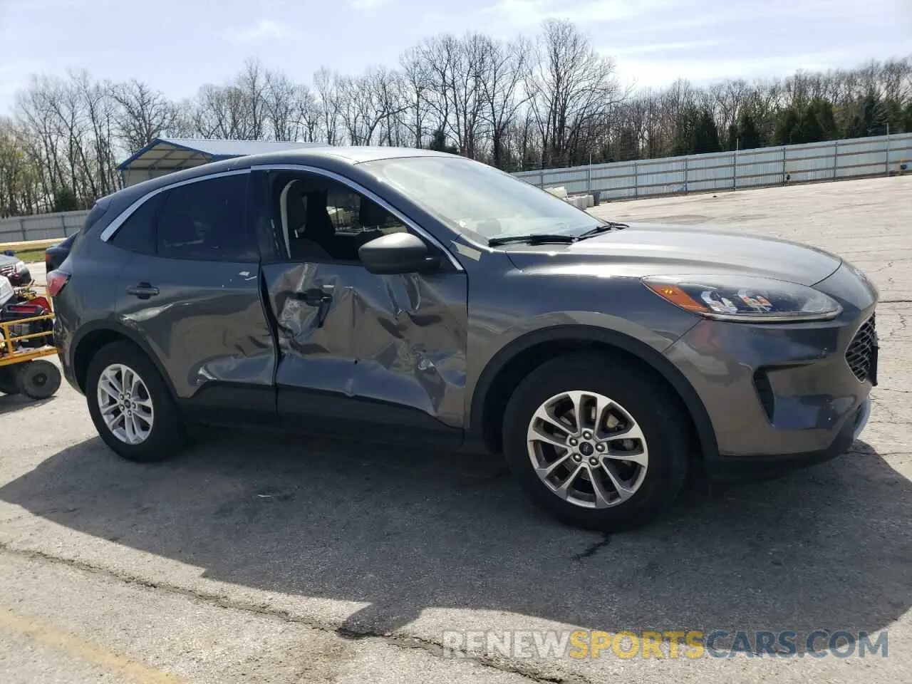 4 Photograph of a damaged car 1FMCU0G69NUA10887 FORD ESCAPE 2022