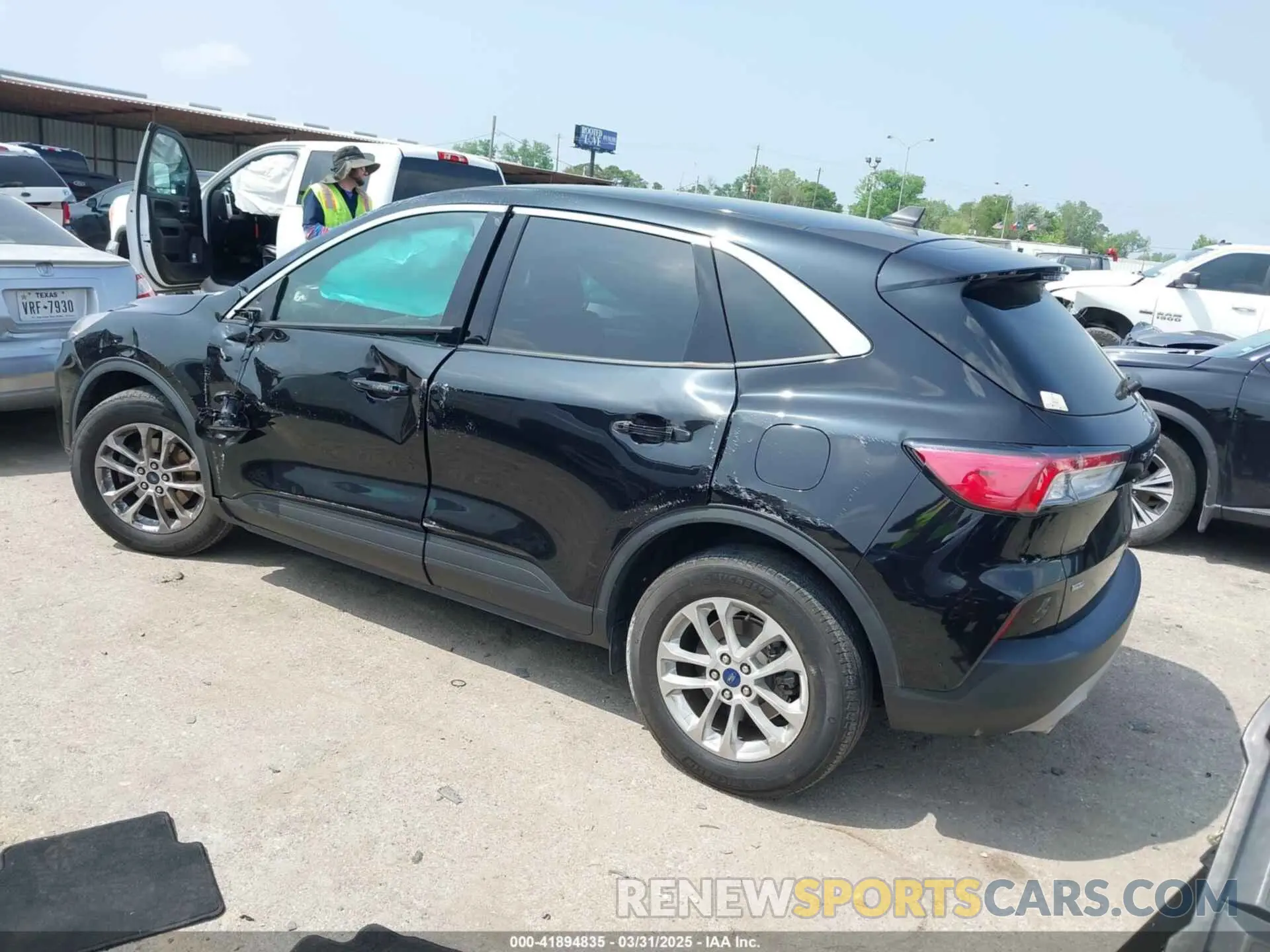 3 Фотография поврежденного автомобиля 1FMCU0G69NUA91843 FORD ESCAPE 2022
