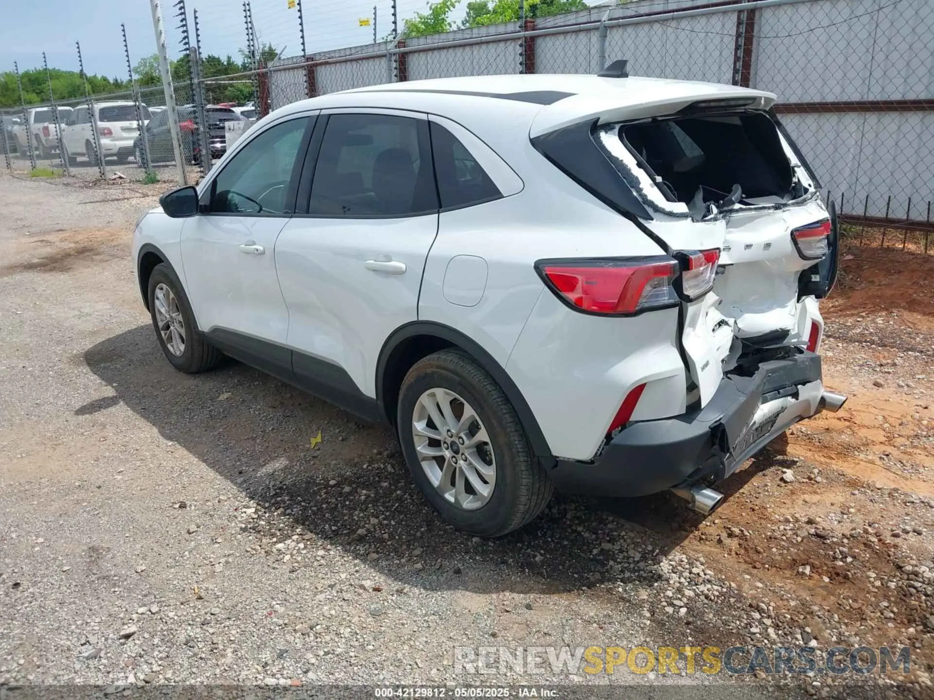 3 Фотография поврежденного автомобиля 1FMCU0G6XNUB66534 FORD ESCAPE 2022