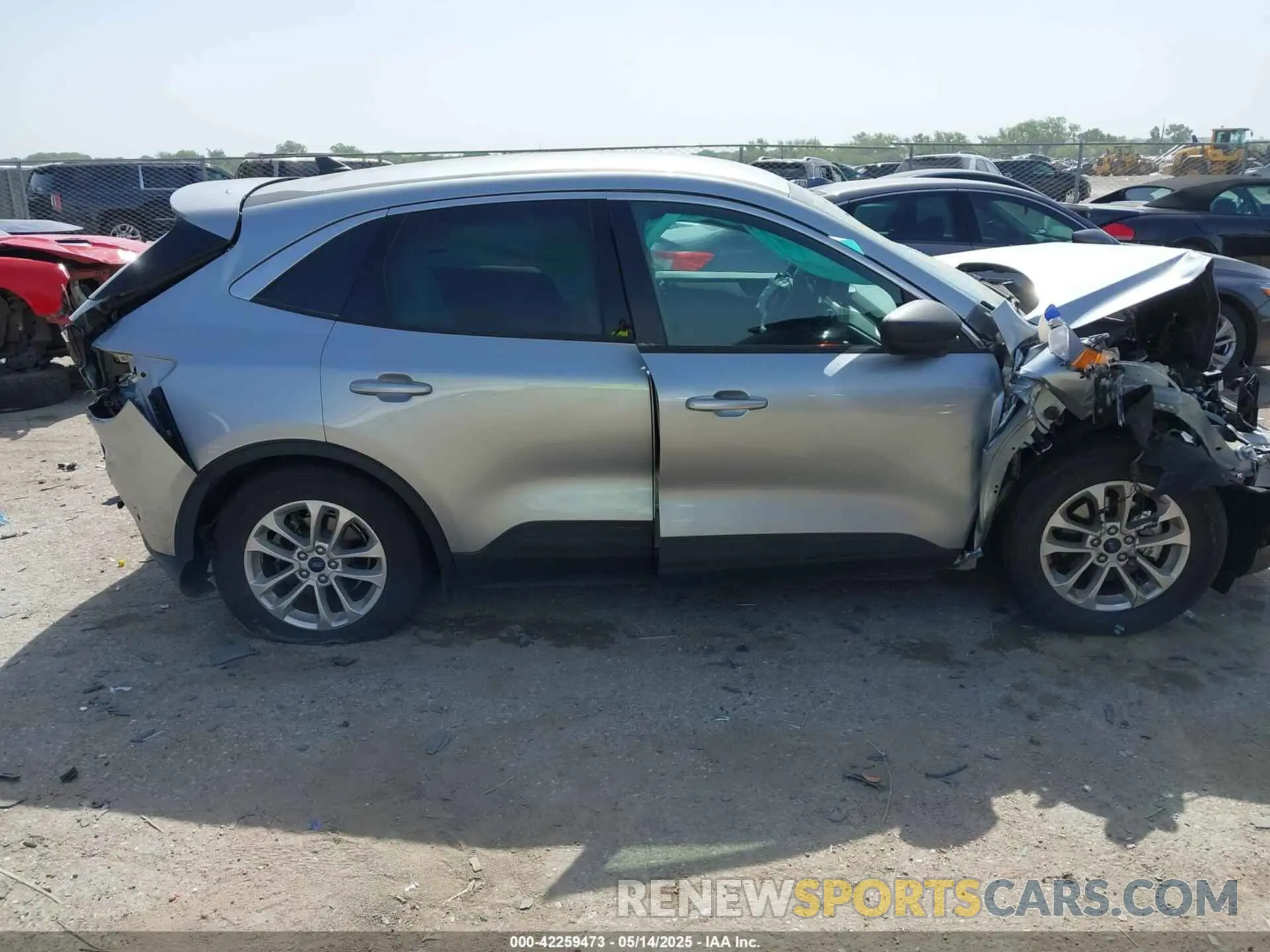 13 Photograph of a damaged car 1FMCU0G6XNUC01282 FORD ESCAPE 2022