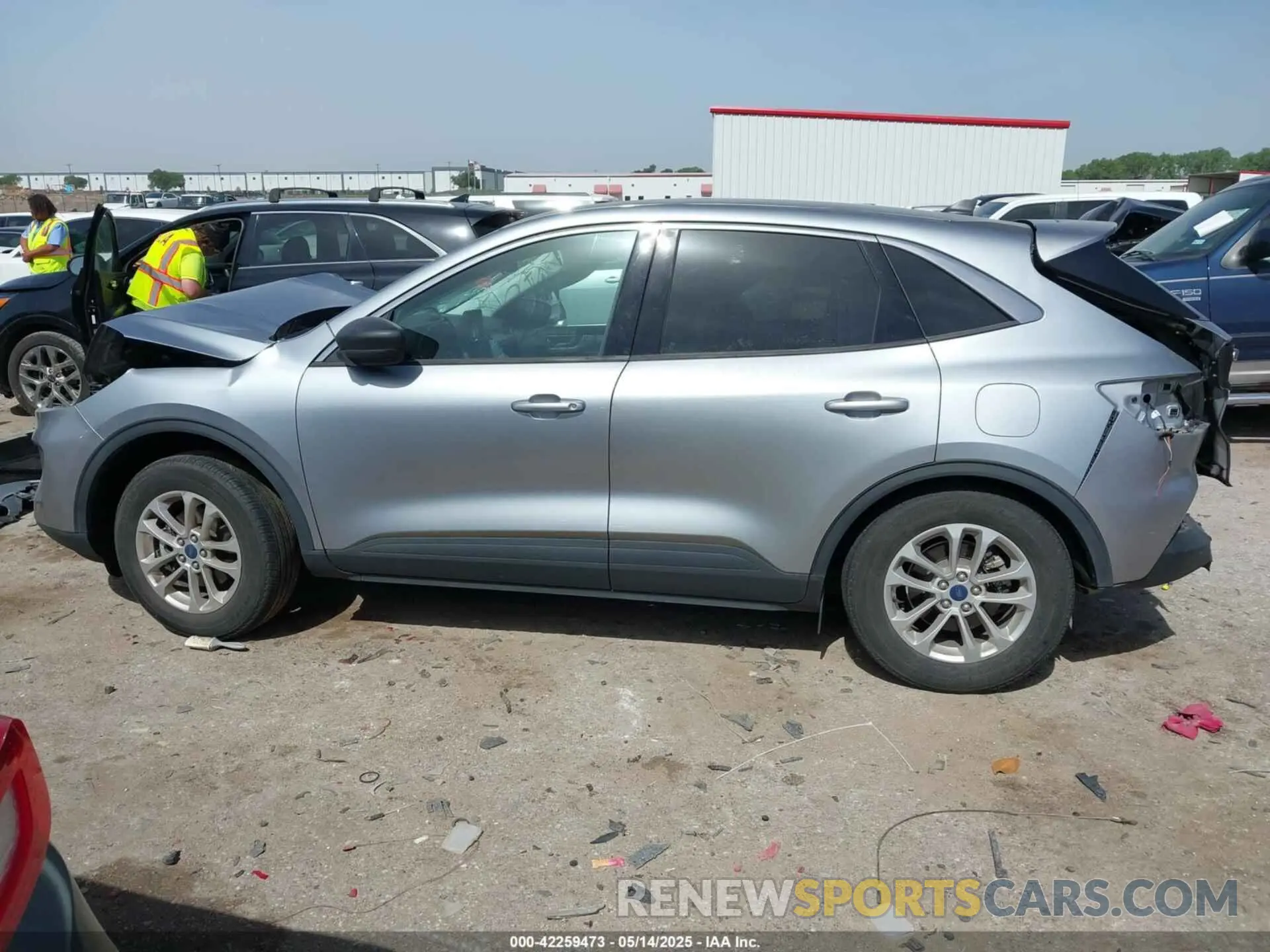 14 Photograph of a damaged car 1FMCU0G6XNUC01282 FORD ESCAPE 2022