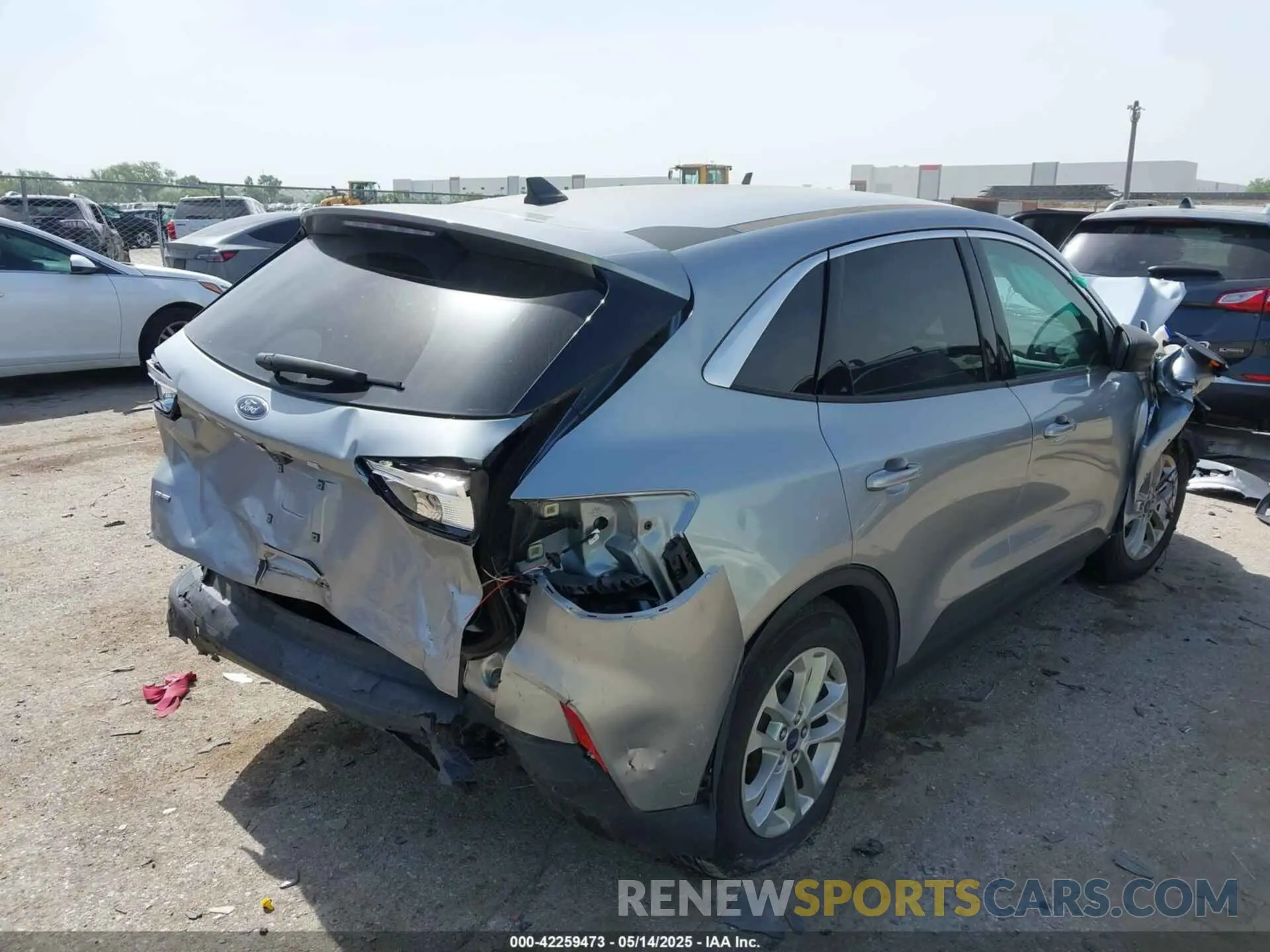 4 Photograph of a damaged car 1FMCU0G6XNUC01282 FORD ESCAPE 2022