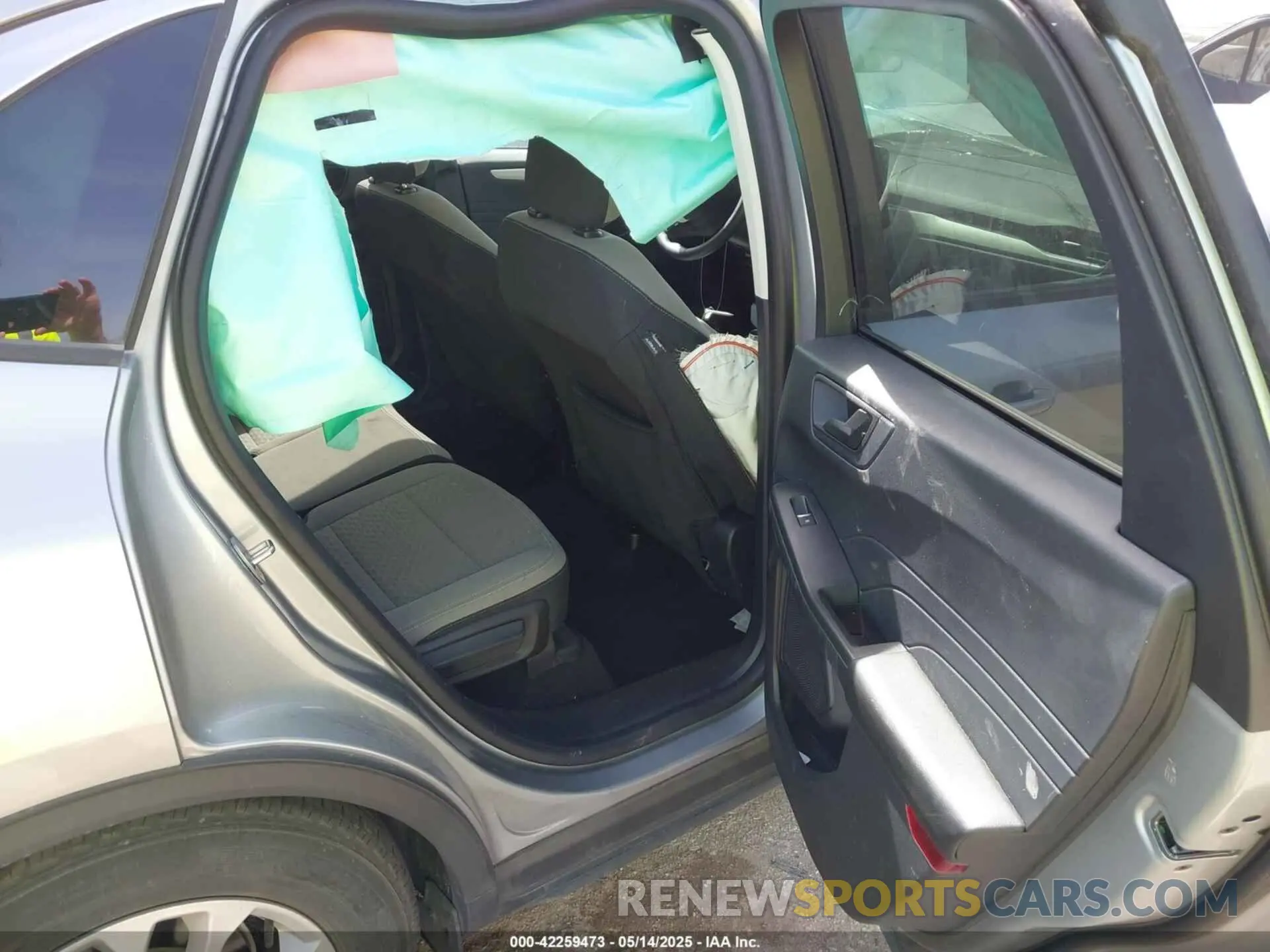 8 Photograph of a damaged car 1FMCU0G6XNUC01282 FORD ESCAPE 2022