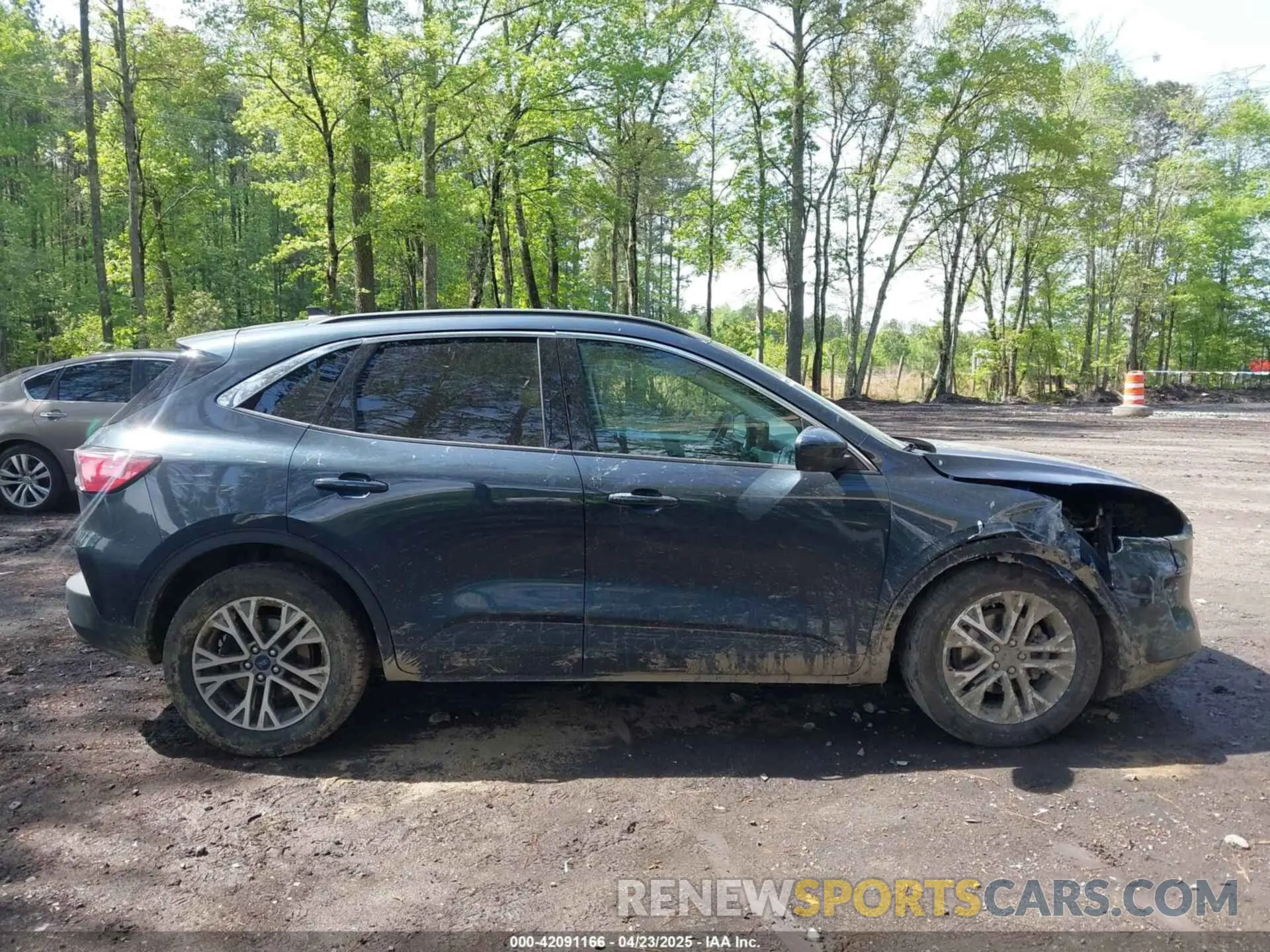 13 Photograph of a damaged car 1FMCU0H60NUA07052 FORD ESCAPE 2022