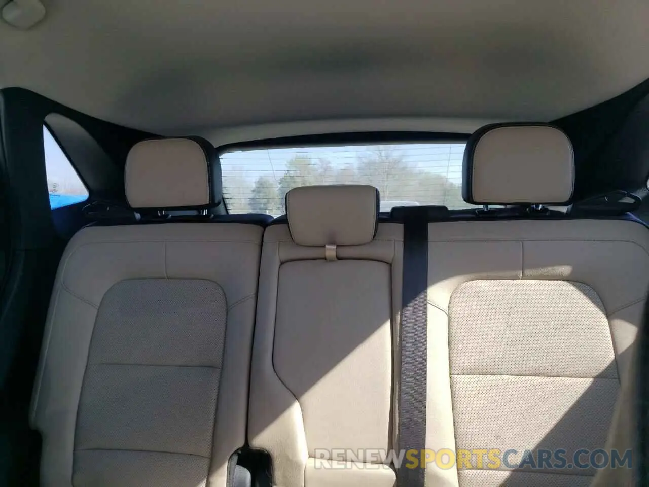 10 Photograph of a damaged car 1FMCU0H61NUA28718 FORD ESCAPE 2022