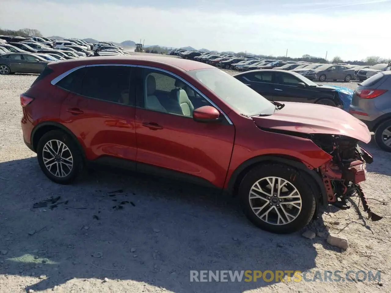 4 Photograph of a damaged car 1FMCU0H61NUA28718 FORD ESCAPE 2022