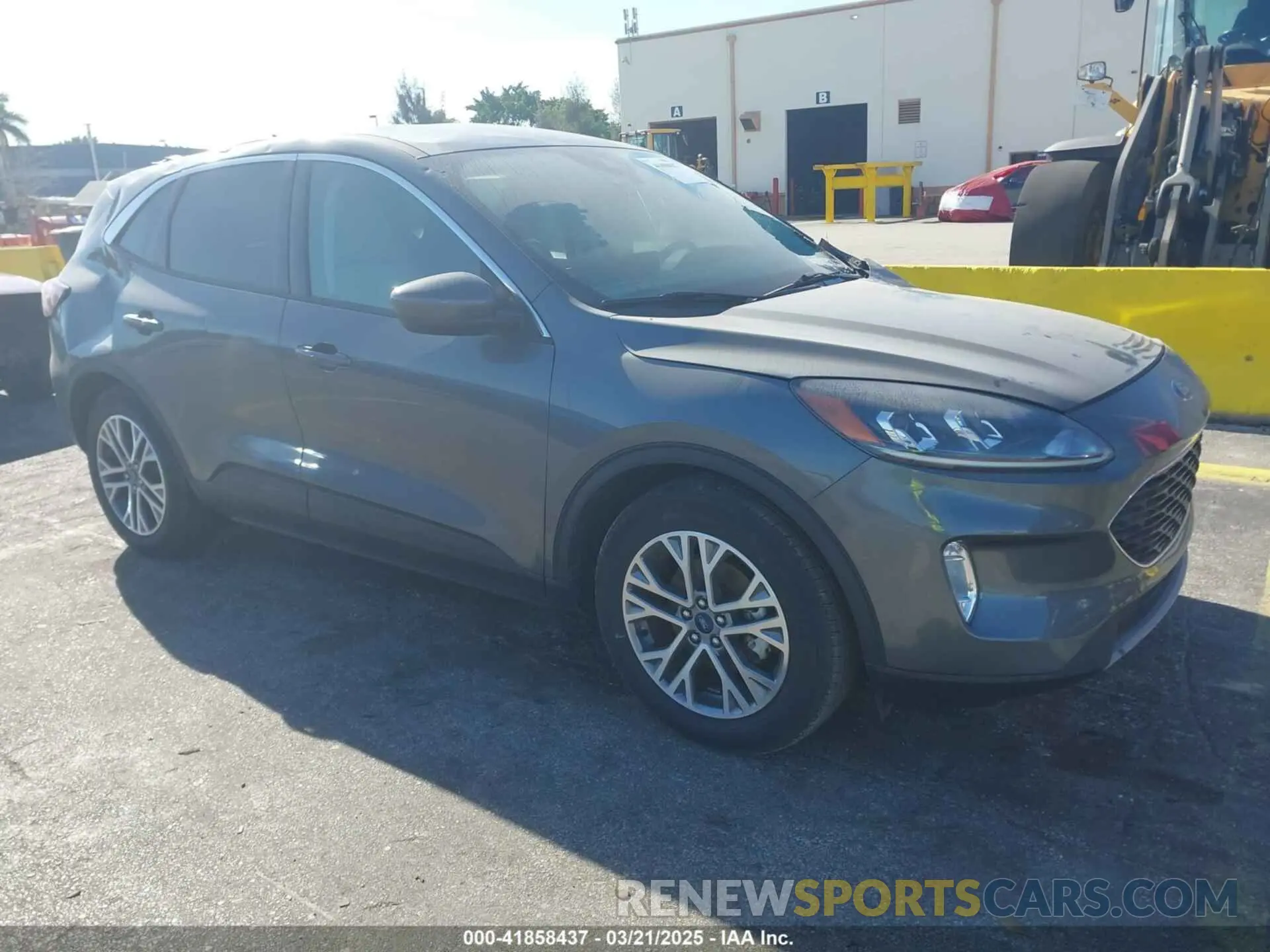 1 Фотография поврежденного автомобиля 1FMCU0H61NUB35798 FORD ESCAPE 2022