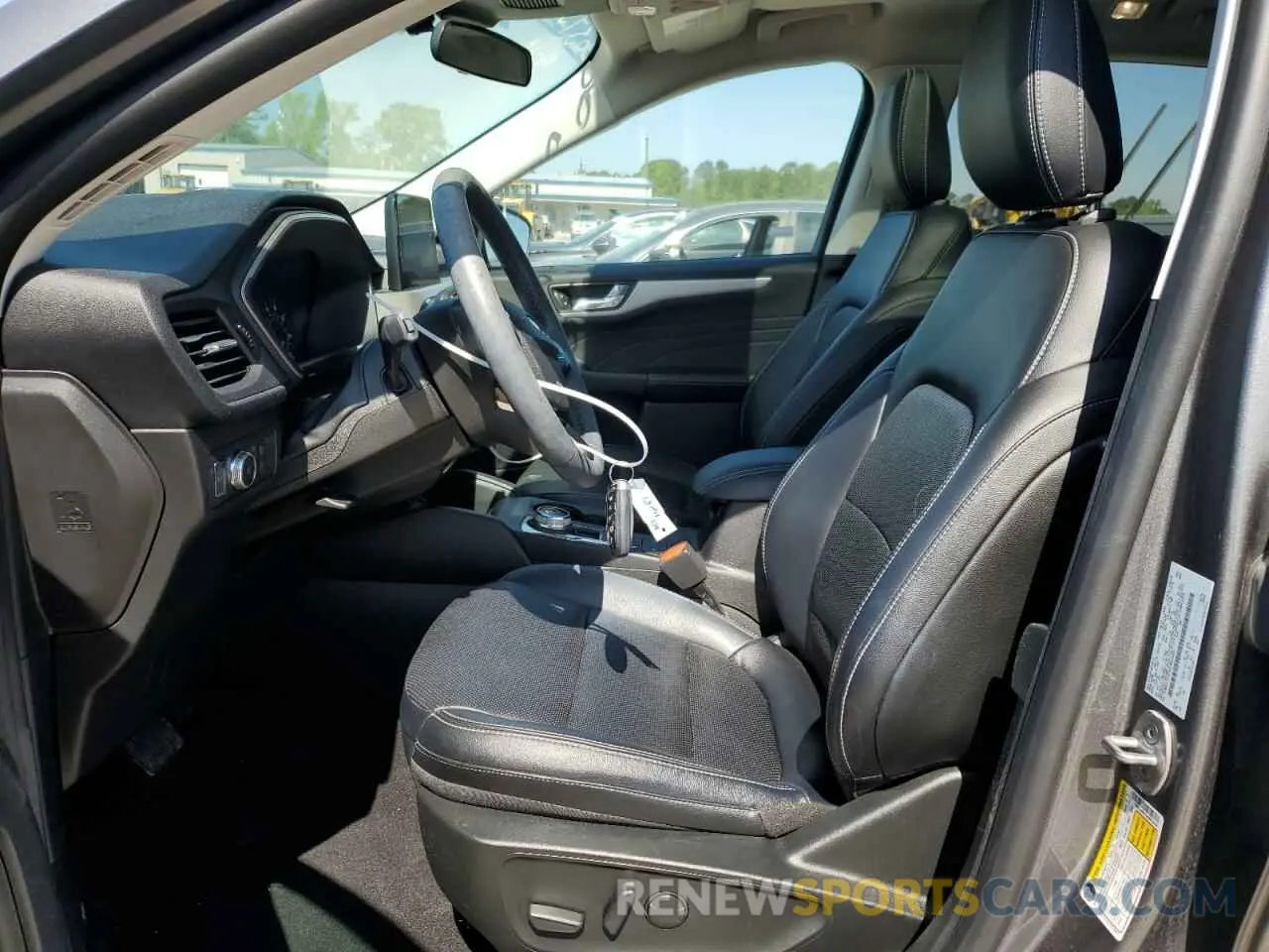 7 Photograph of a damaged car 1FMCU0H61NUB63956 FORD ESCAPE 2022