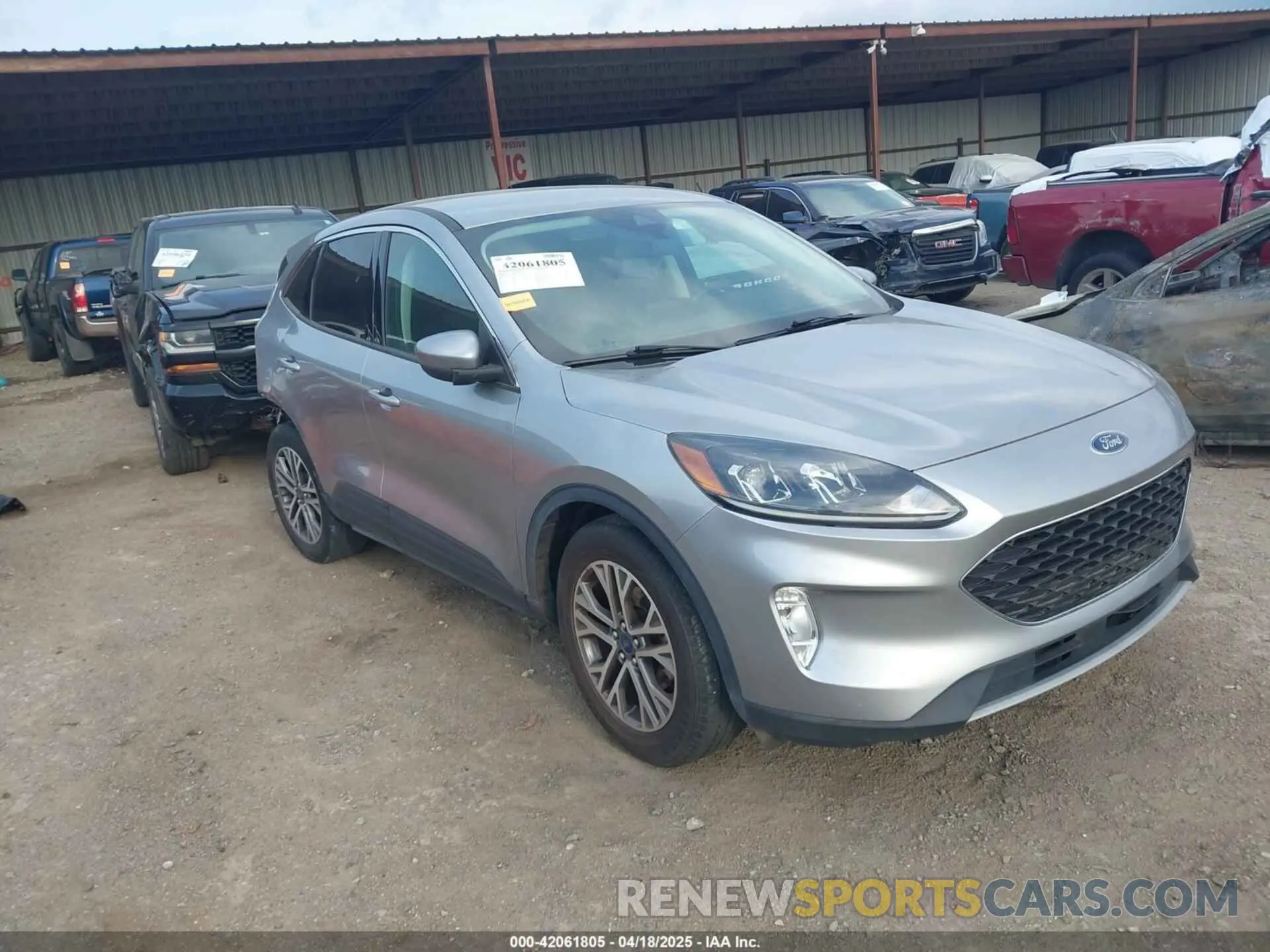 18 Photograph of a damaged car 1FMCU0H62NUA17825 FORD ESCAPE 2022