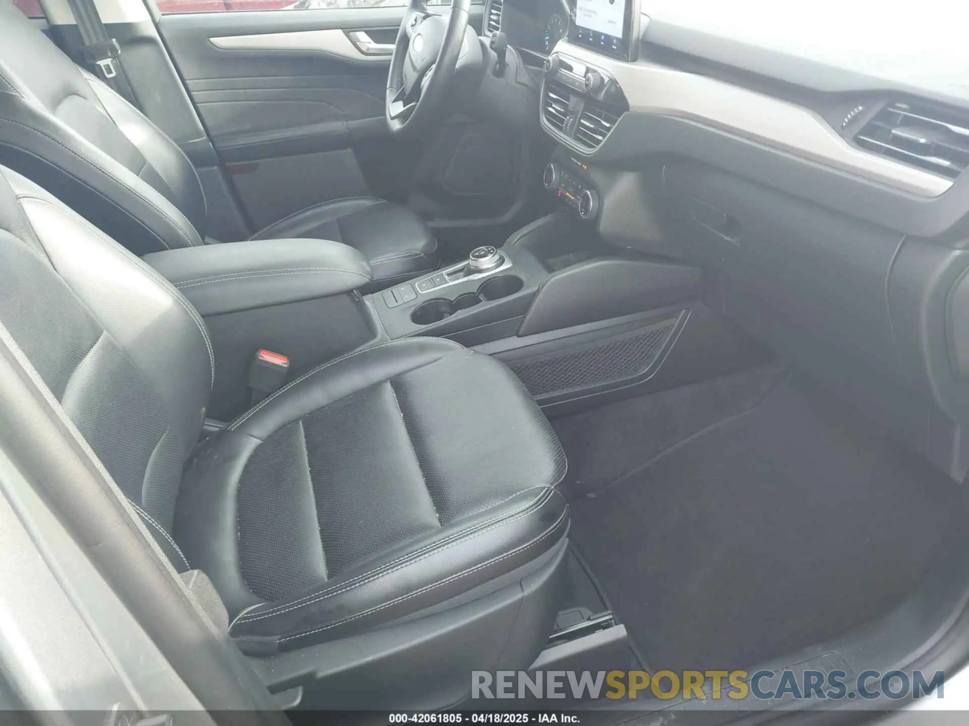 5 Photograph of a damaged car 1FMCU0H62NUA17825 FORD ESCAPE 2022
