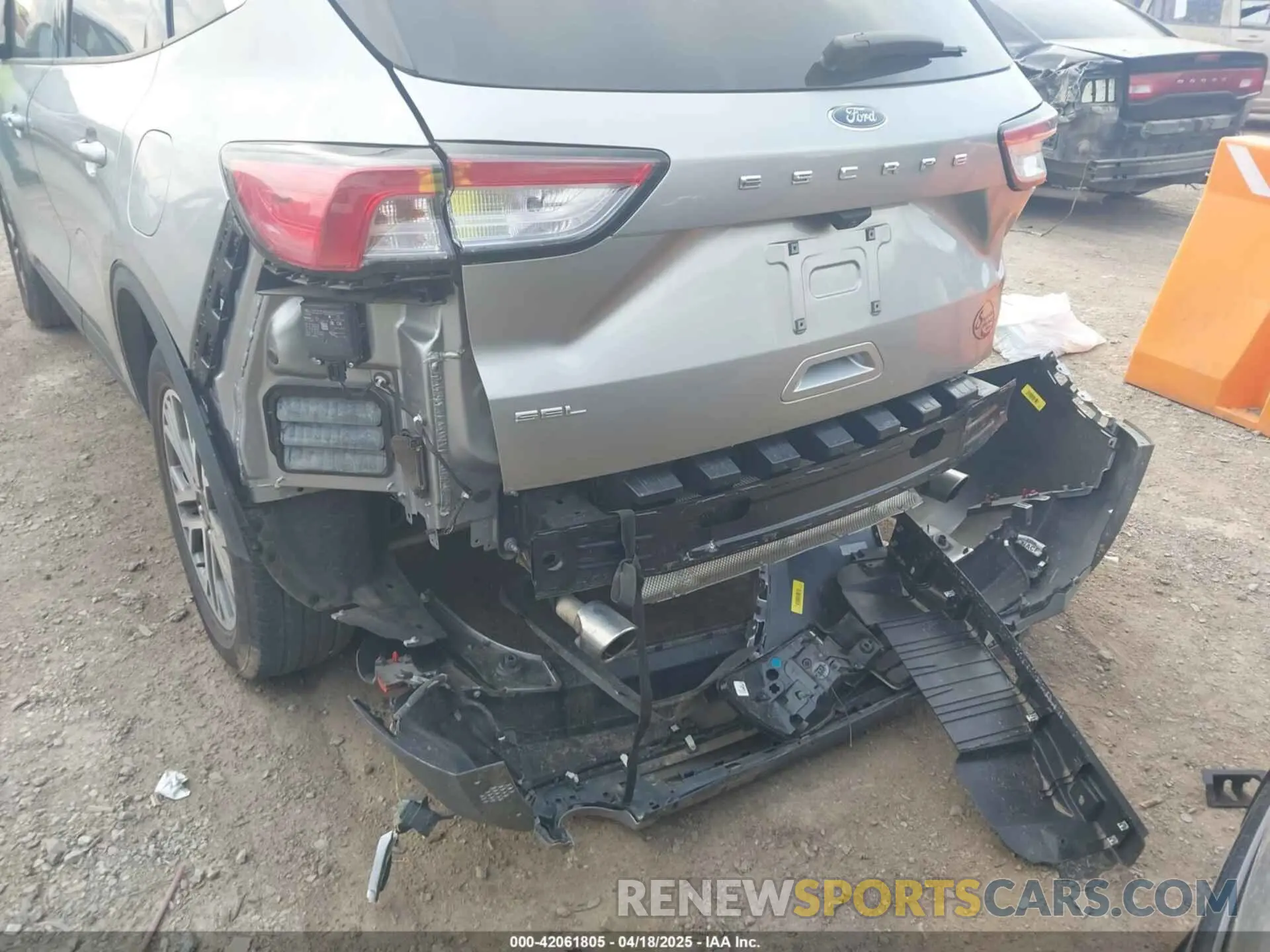 6 Photograph of a damaged car 1FMCU0H62NUA17825 FORD ESCAPE 2022