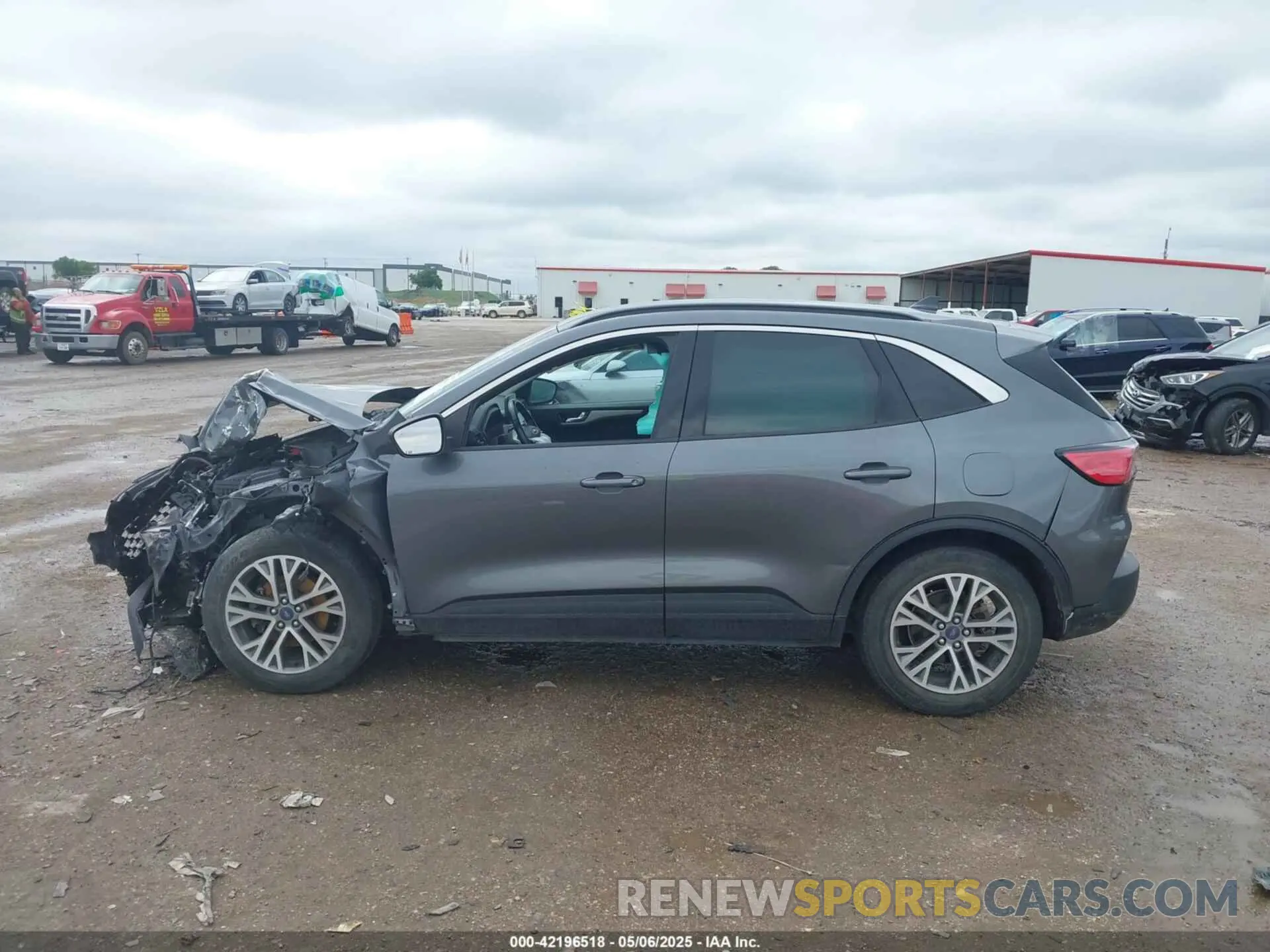 13 Photograph of a damaged car 1FMCU0H63NUA83591 FORD ESCAPE 2022