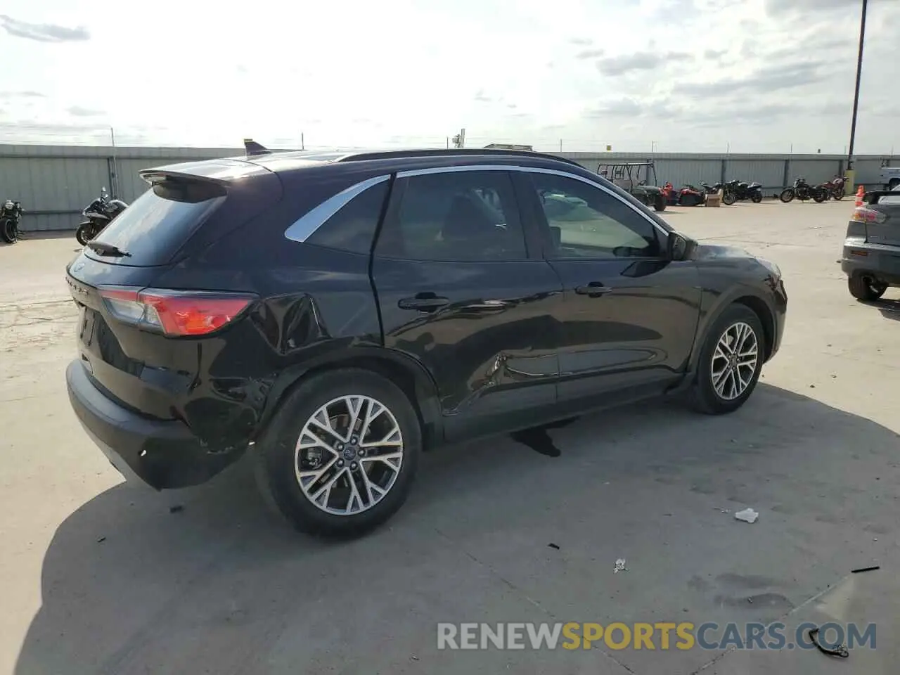 3 Photograph of a damaged car 1FMCU0H64NUB93775 FORD ESCAPE 2022