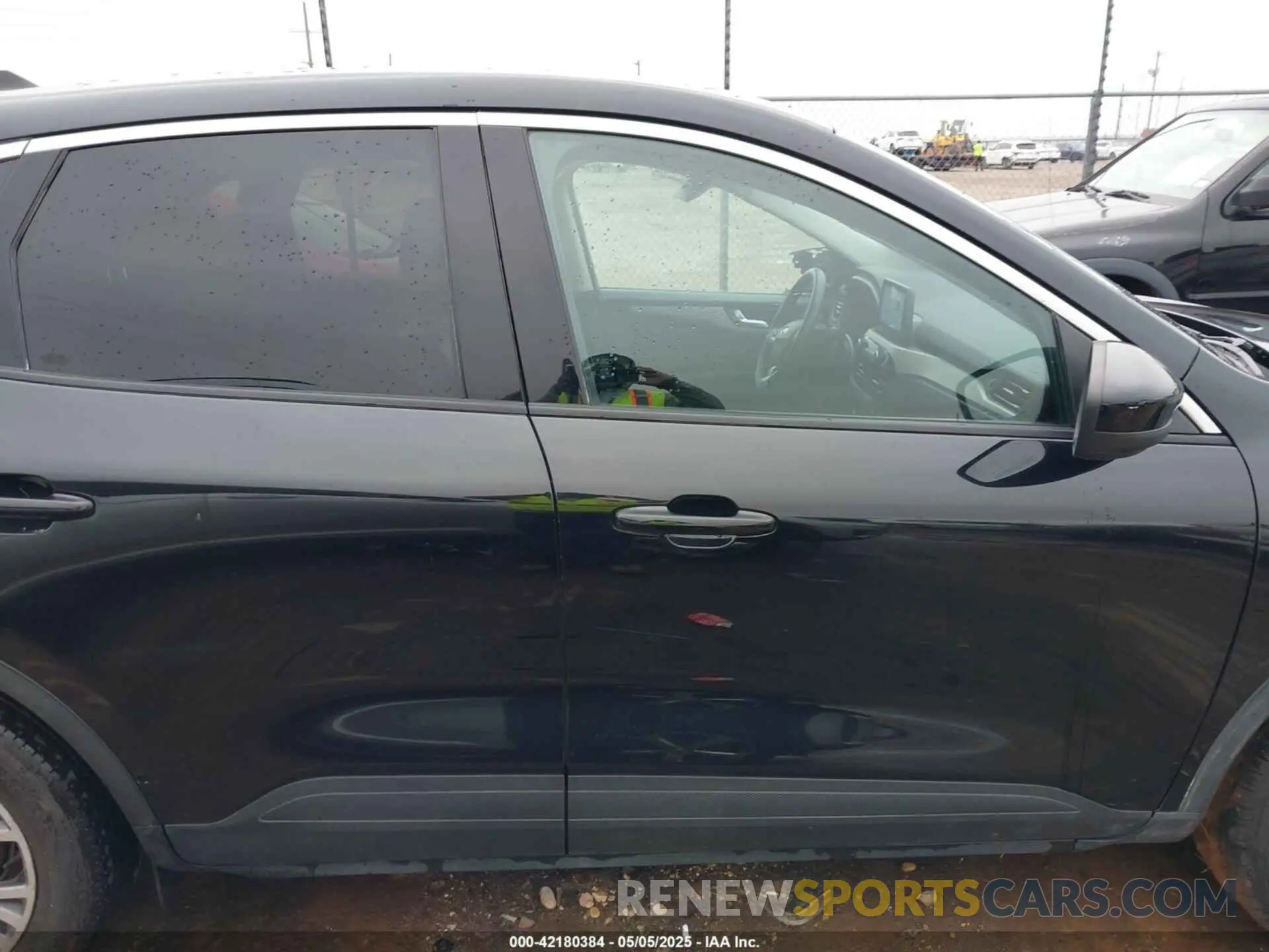 14 Photograph of a damaged car 1FMCU0H66NUA67126 FORD ESCAPE 2022