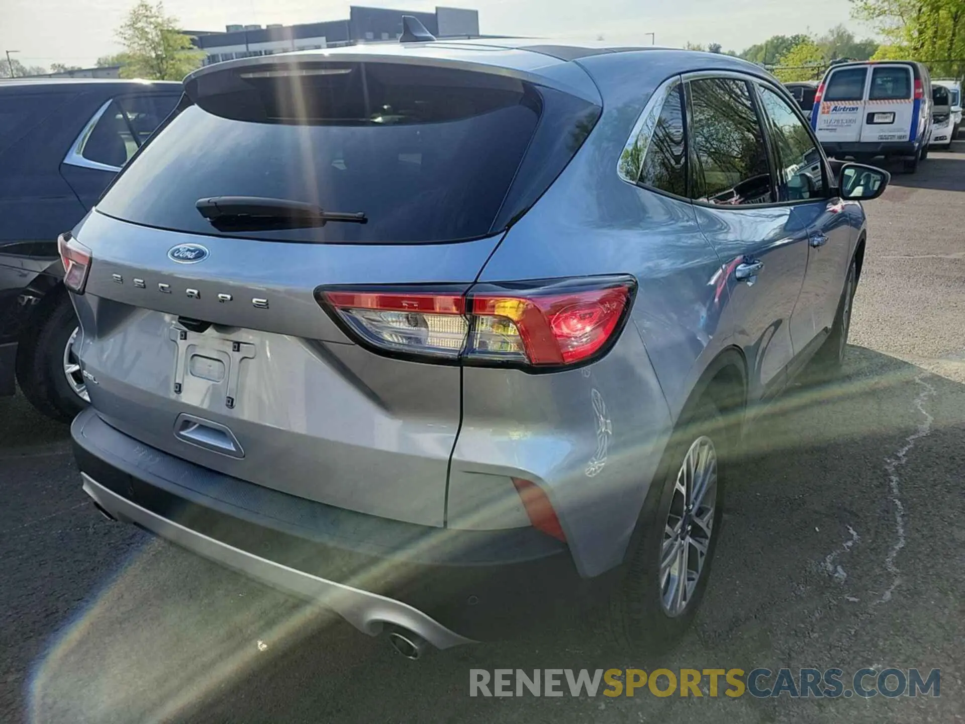2 Photograph of a damaged car 1FMCU0H68NUB18920 FORD ESCAPE 2022