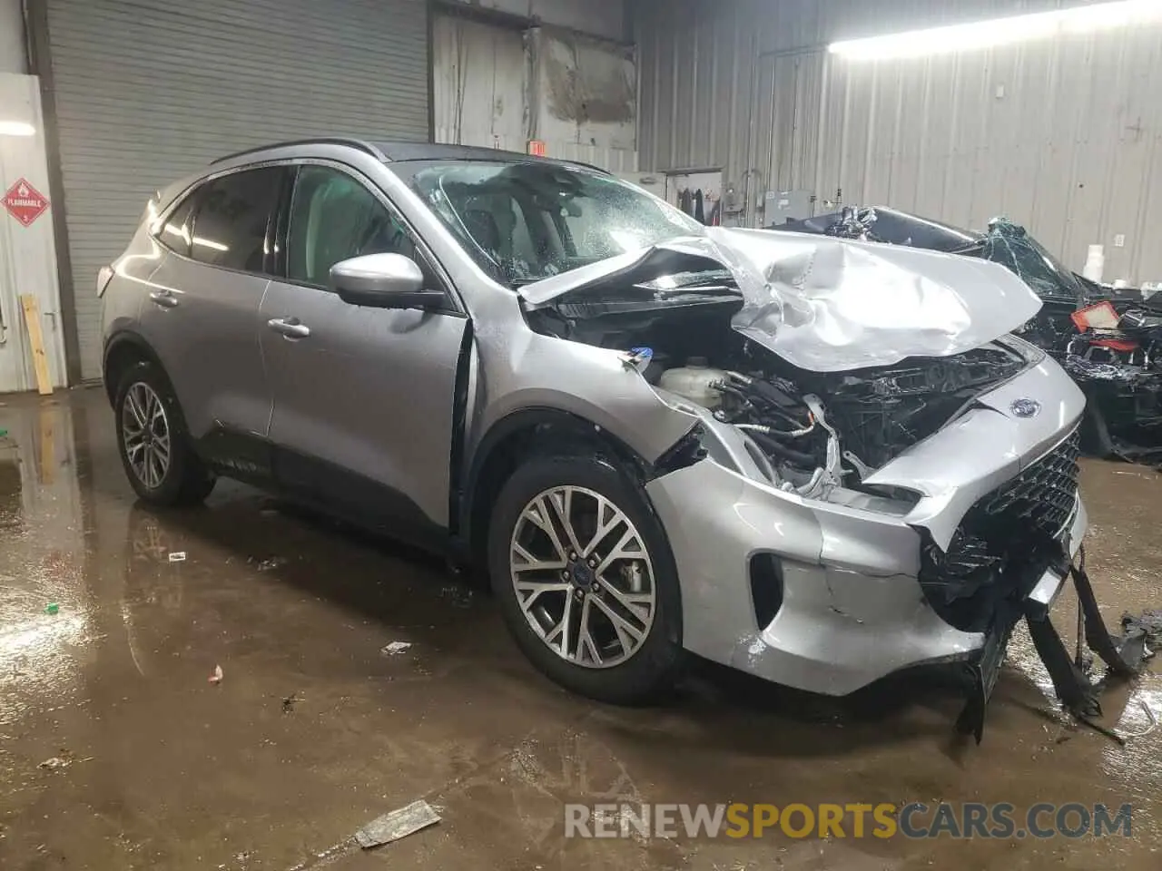 4 Photograph of a damaged car 1FMCU0H69NUA32290 FORD ESCAPE 2022