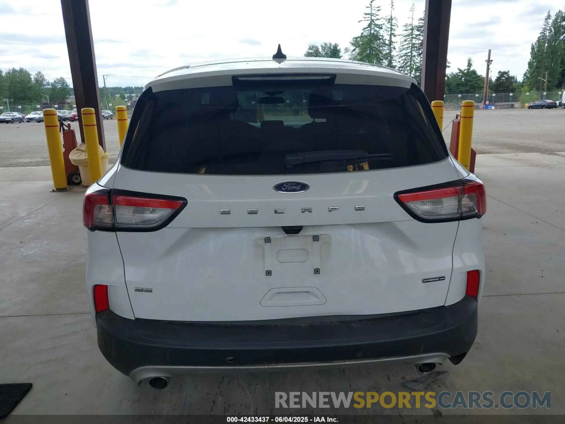 16 Photograph of a damaged car 1FMCU9BZ2N0U47284 FORD ESCAPE 2022