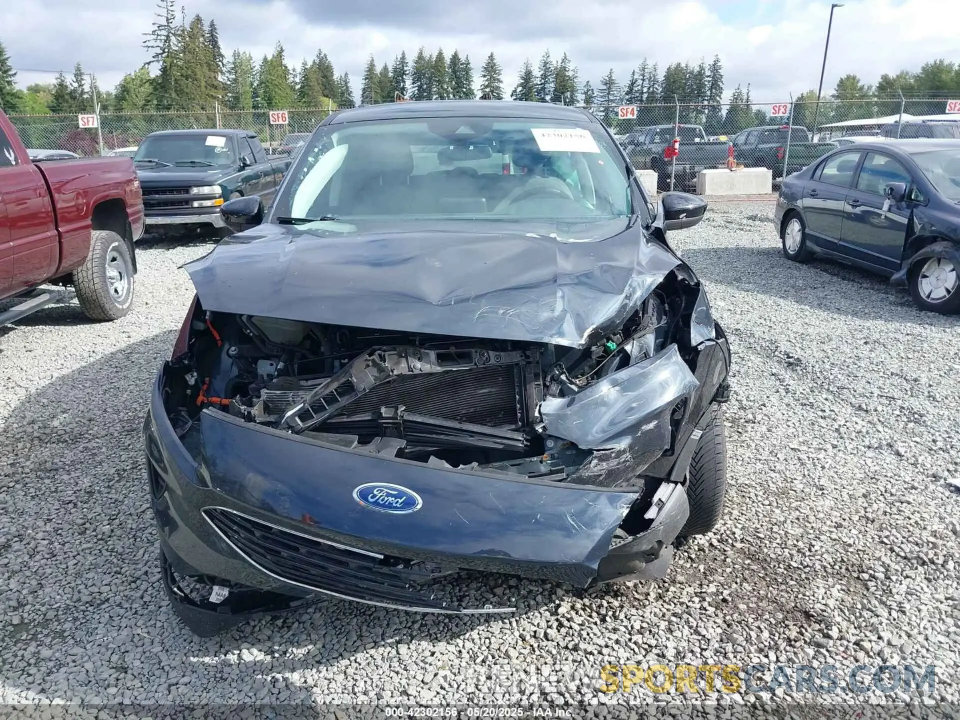 13 Photograph of a damaged car 1FMCU9BZ5NUA06681 FORD ESCAPE 2022