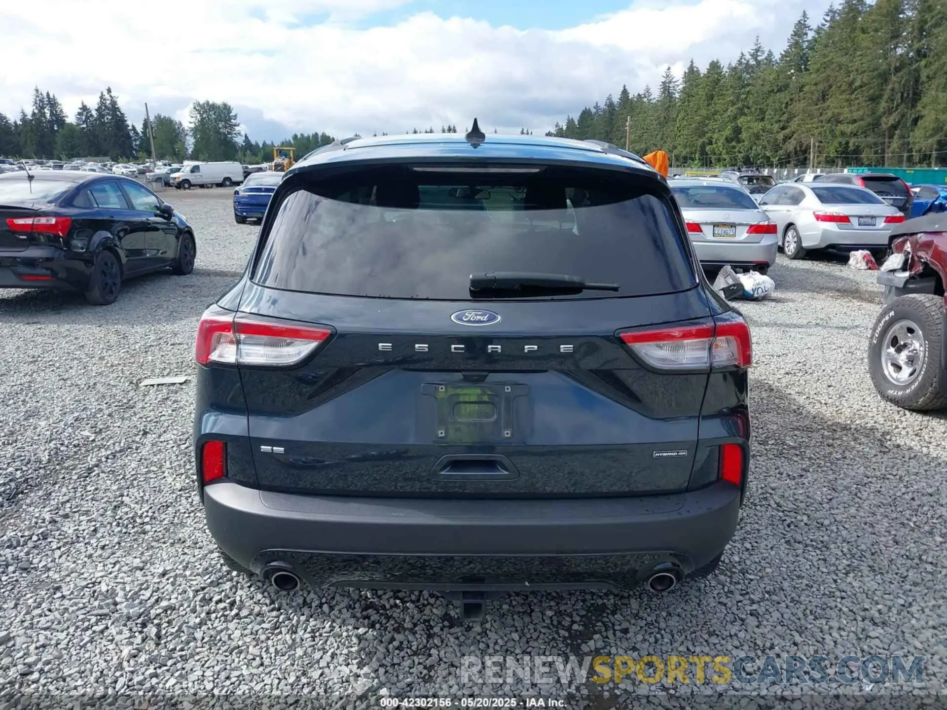 17 Photograph of a damaged car 1FMCU9BZ5NUA06681 FORD ESCAPE 2022