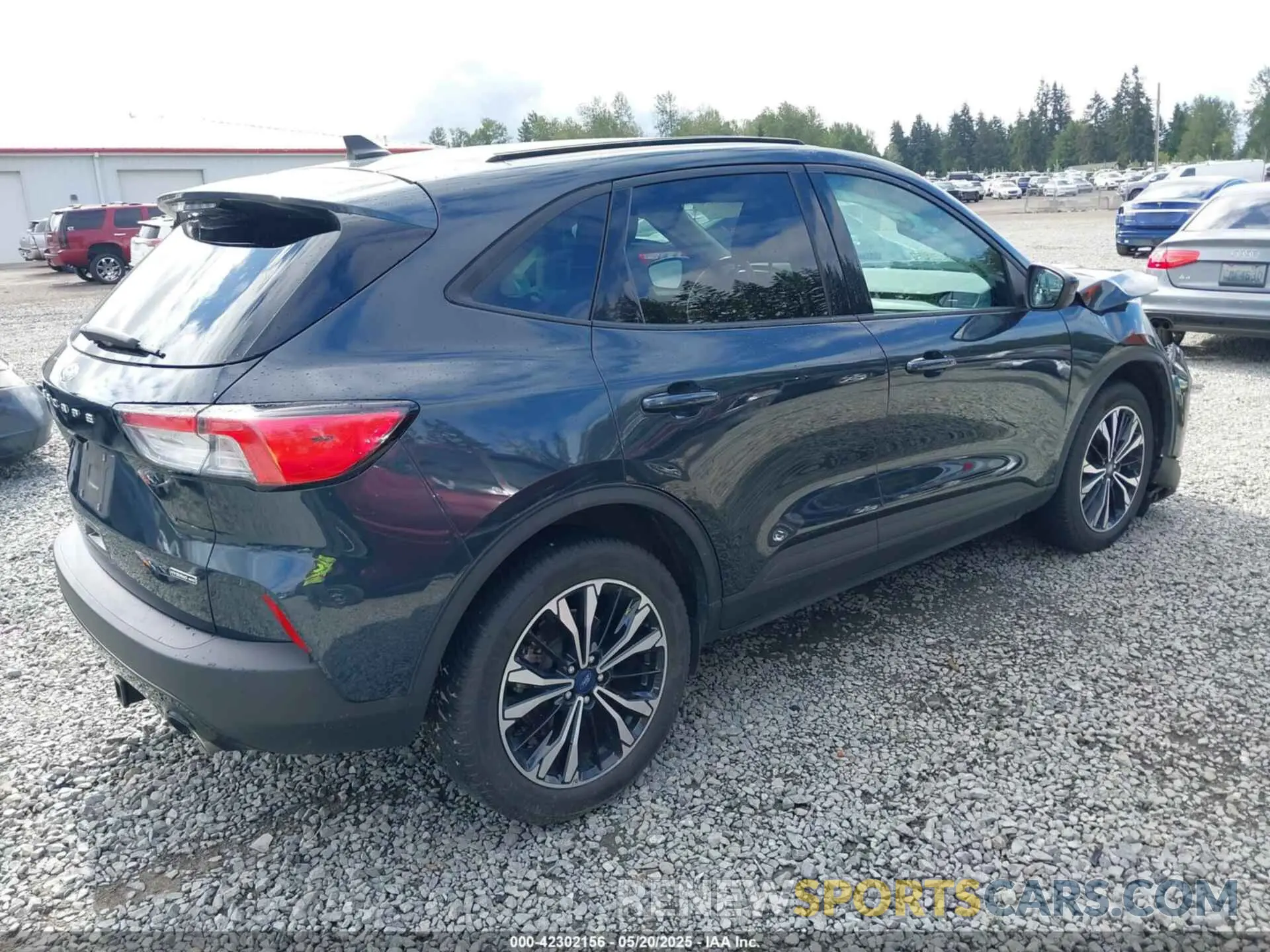 4 Photograph of a damaged car 1FMCU9BZ5NUA06681 FORD ESCAPE 2022
