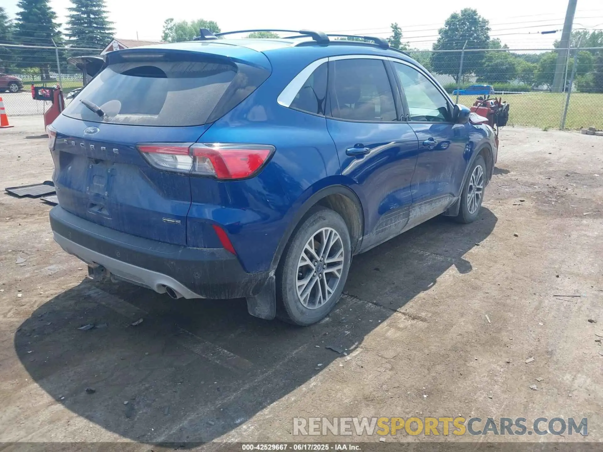 4 Photograph of a damaged car 1FMCU9CZ9NUB22867 FORD ESCAPE 2022