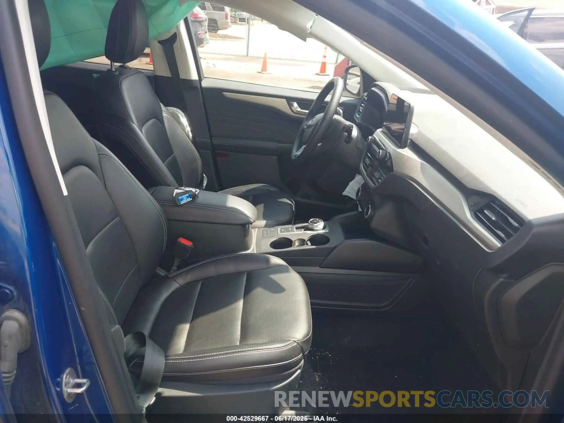 5 Photograph of a damaged car 1FMCU9CZ9NUB22867 FORD ESCAPE 2022