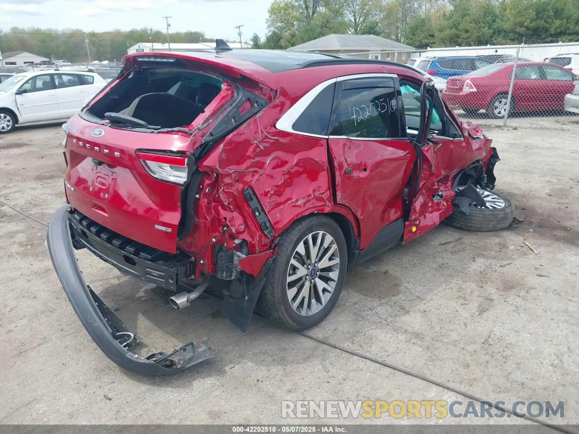 4 Photograph of a damaged car 1FMCU9DZ1NUA34474 FORD ESCAPE 2022