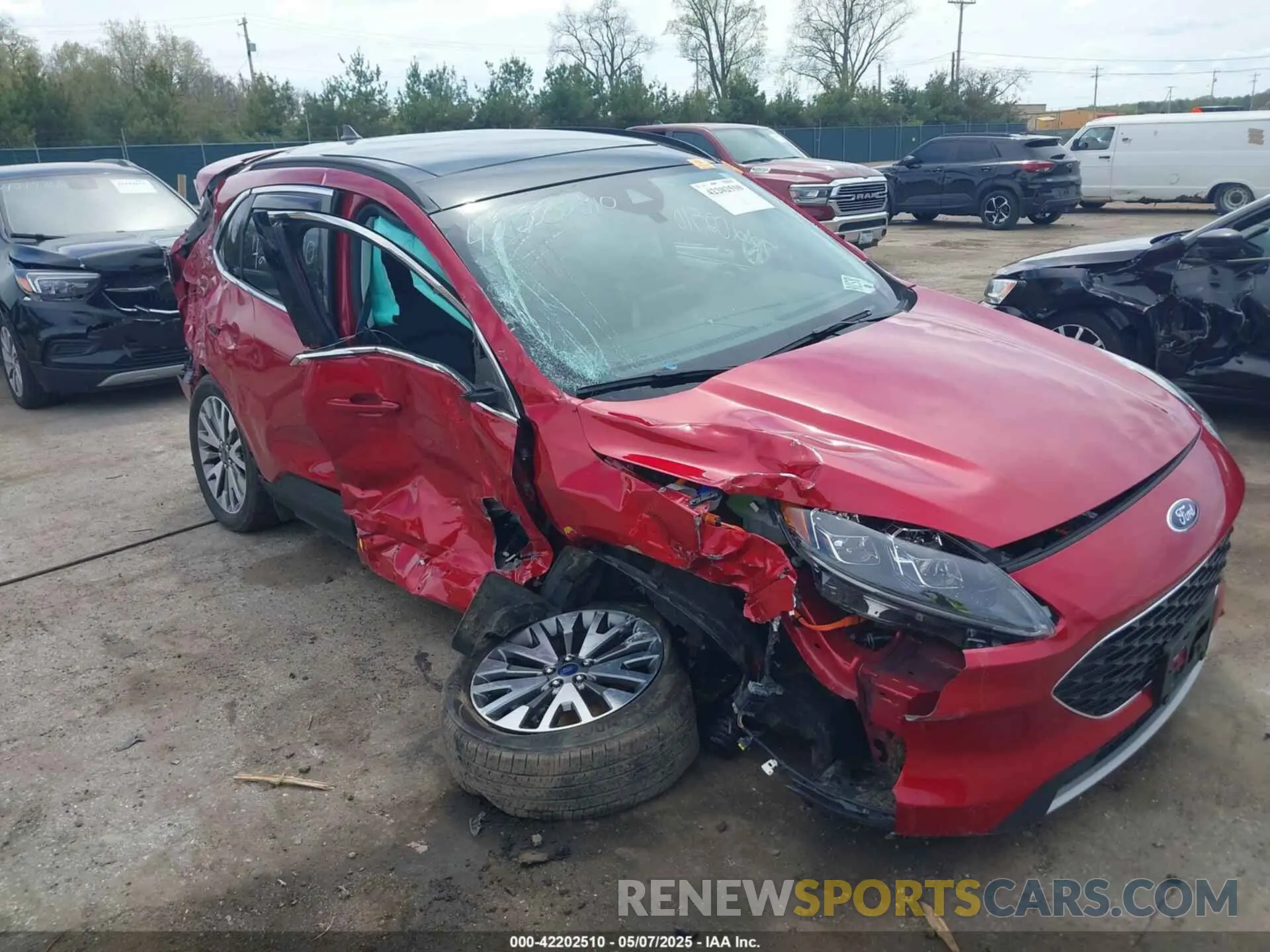6 Photograph of a damaged car 1FMCU9DZ1NUA34474 FORD ESCAPE 2022