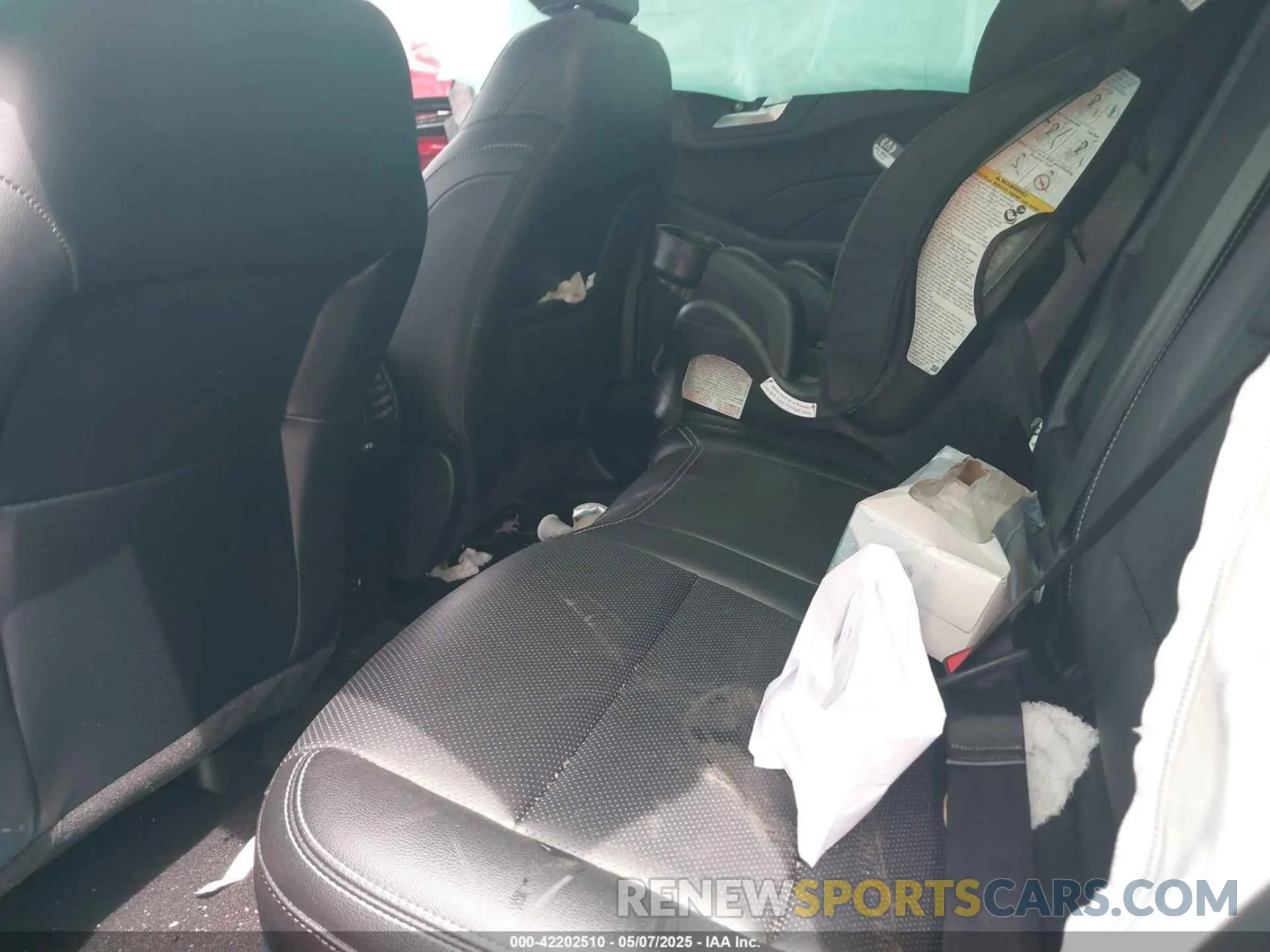 8 Photograph of a damaged car 1FMCU9DZ1NUA34474 FORD ESCAPE 2022