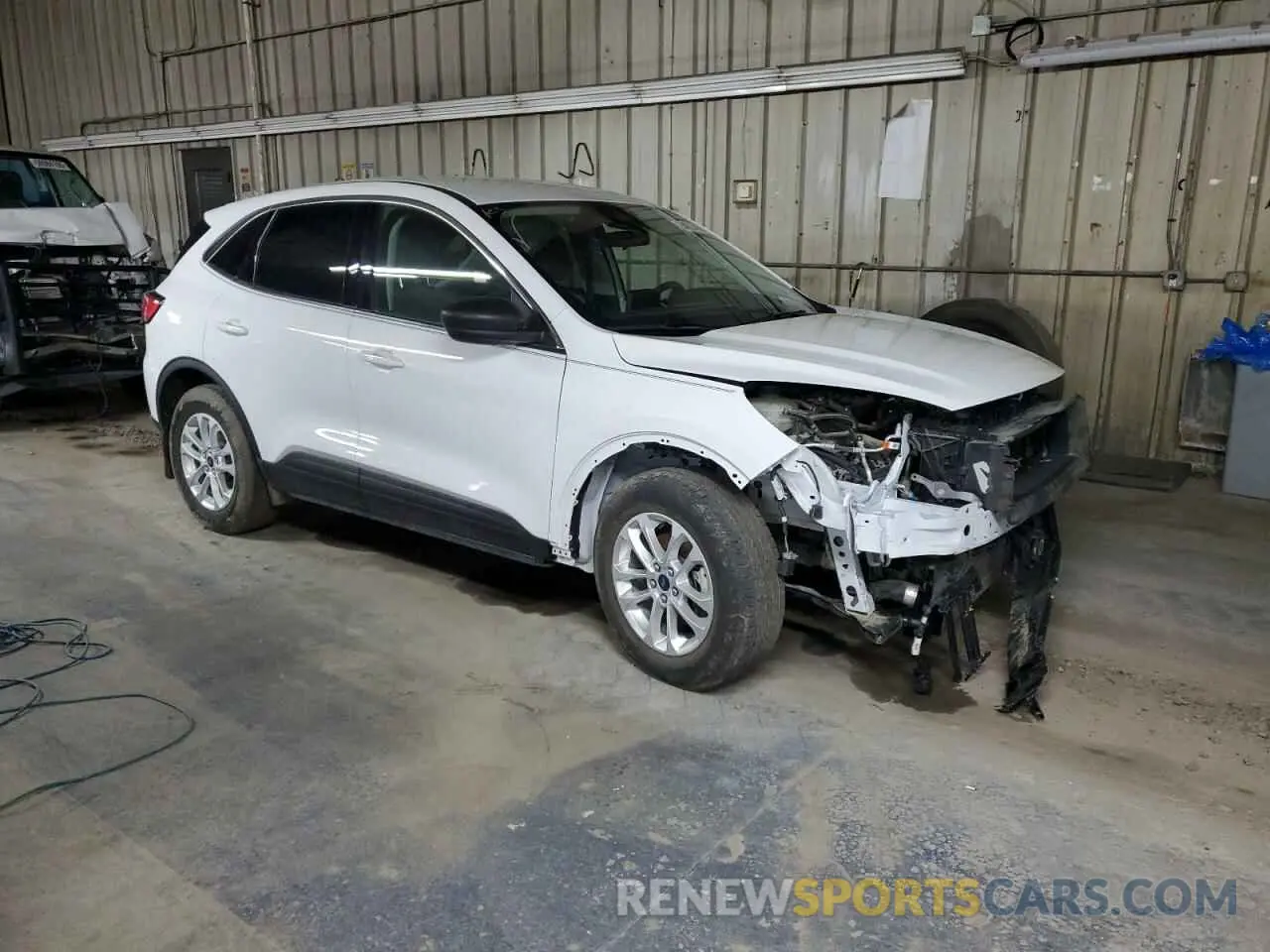 4 Photograph of a damaged car 1FMCU9G60NUB61072 FORD ESCAPE 2022