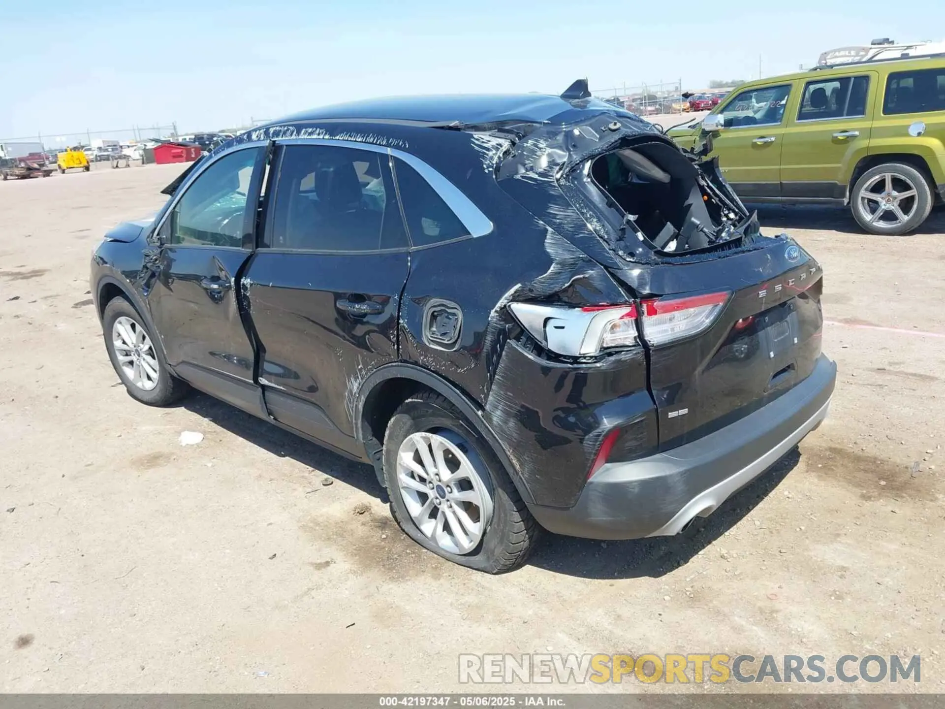 3 Фотография поврежденного автомобиля 1FMCU9G61NUA84261 FORD ESCAPE 2022