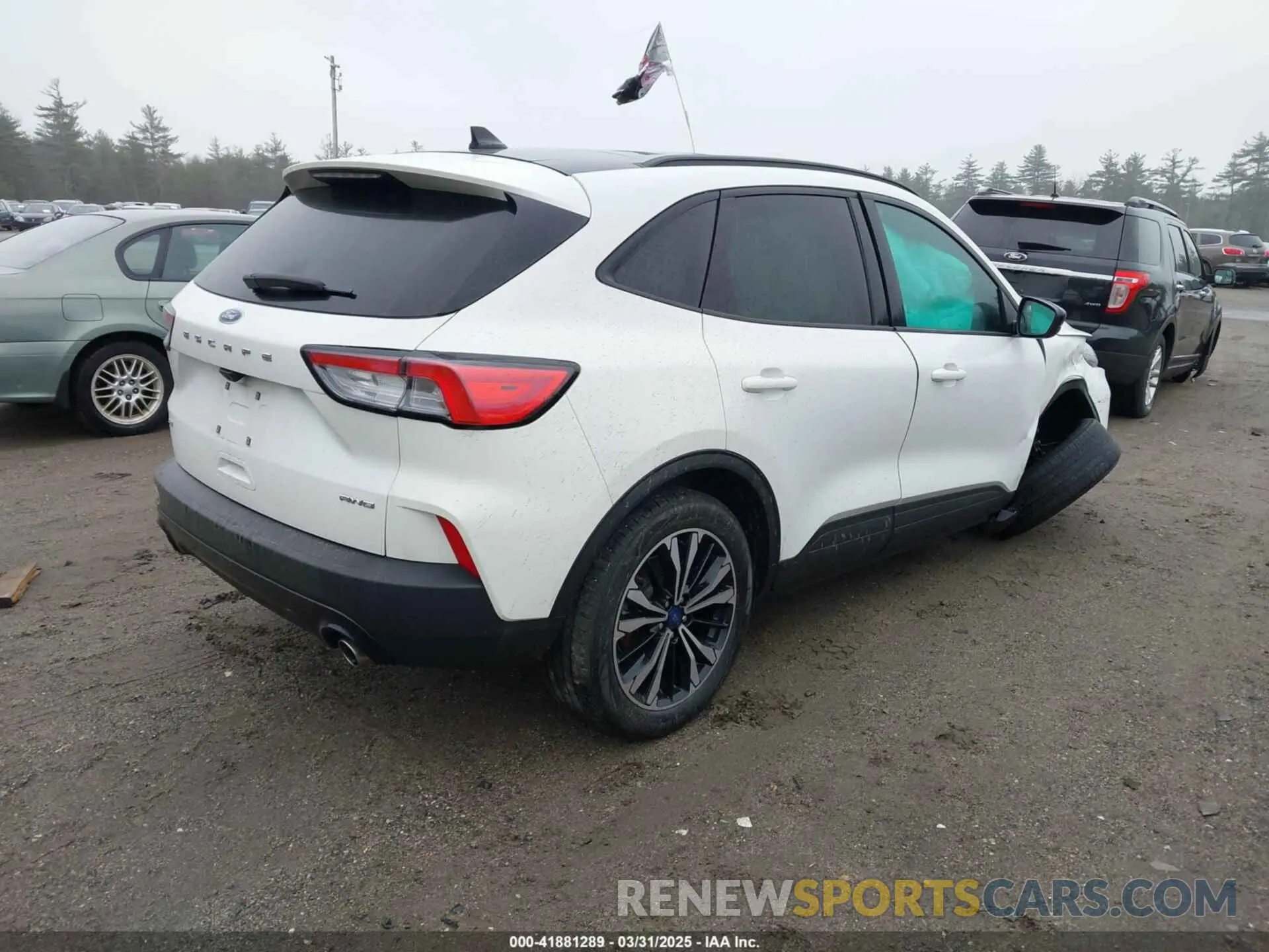 4 Фотография поврежденного автомобиля 1FMCU9G61NUB07019 FORD ESCAPE 2022