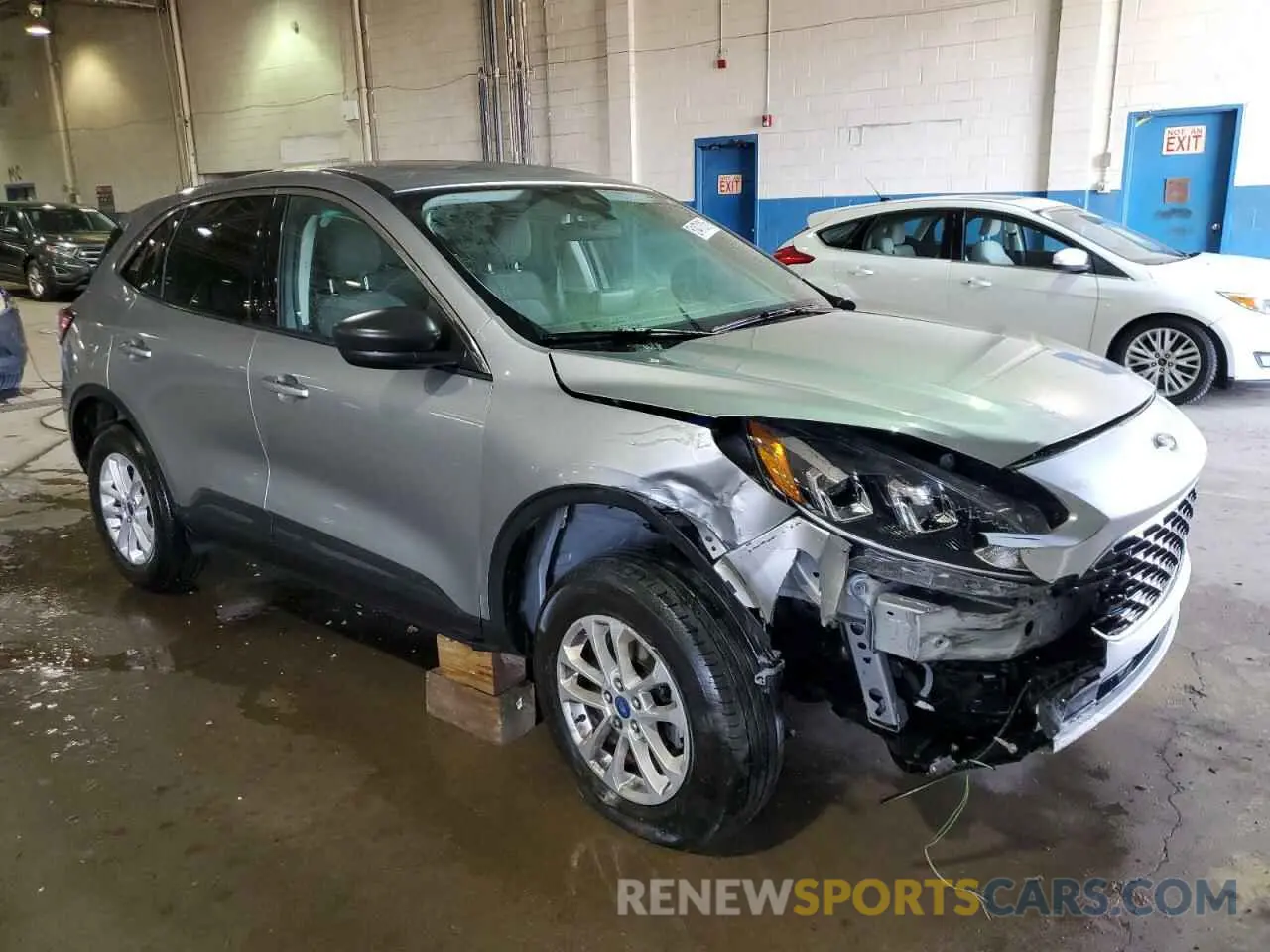 4 Photograph of a damaged car 1FMCU9G61NUB83498 FORD ESCAPE 2022