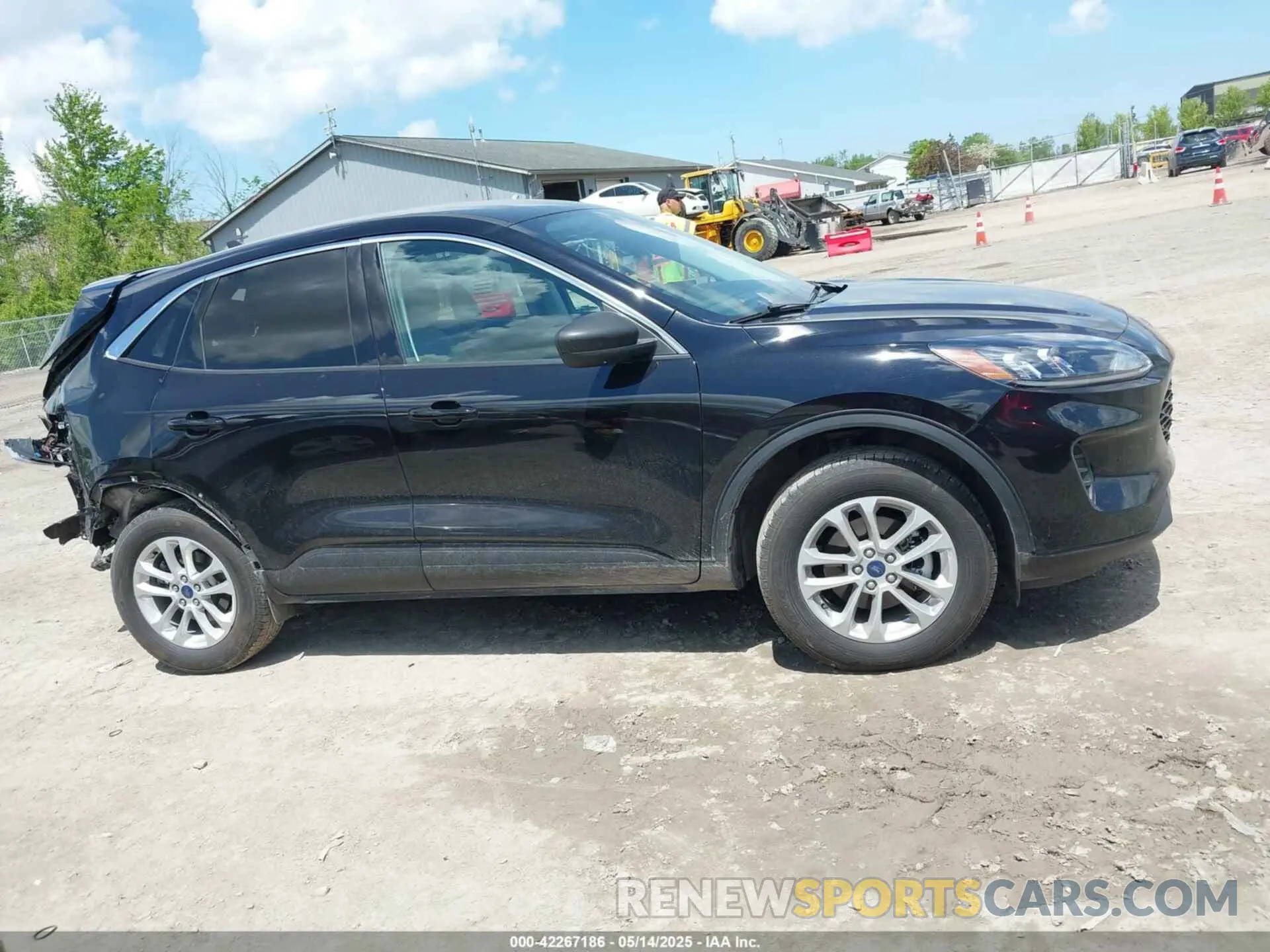 13 Photograph of a damaged car 1FMCU9G62NUA32931 FORD ESCAPE 2022