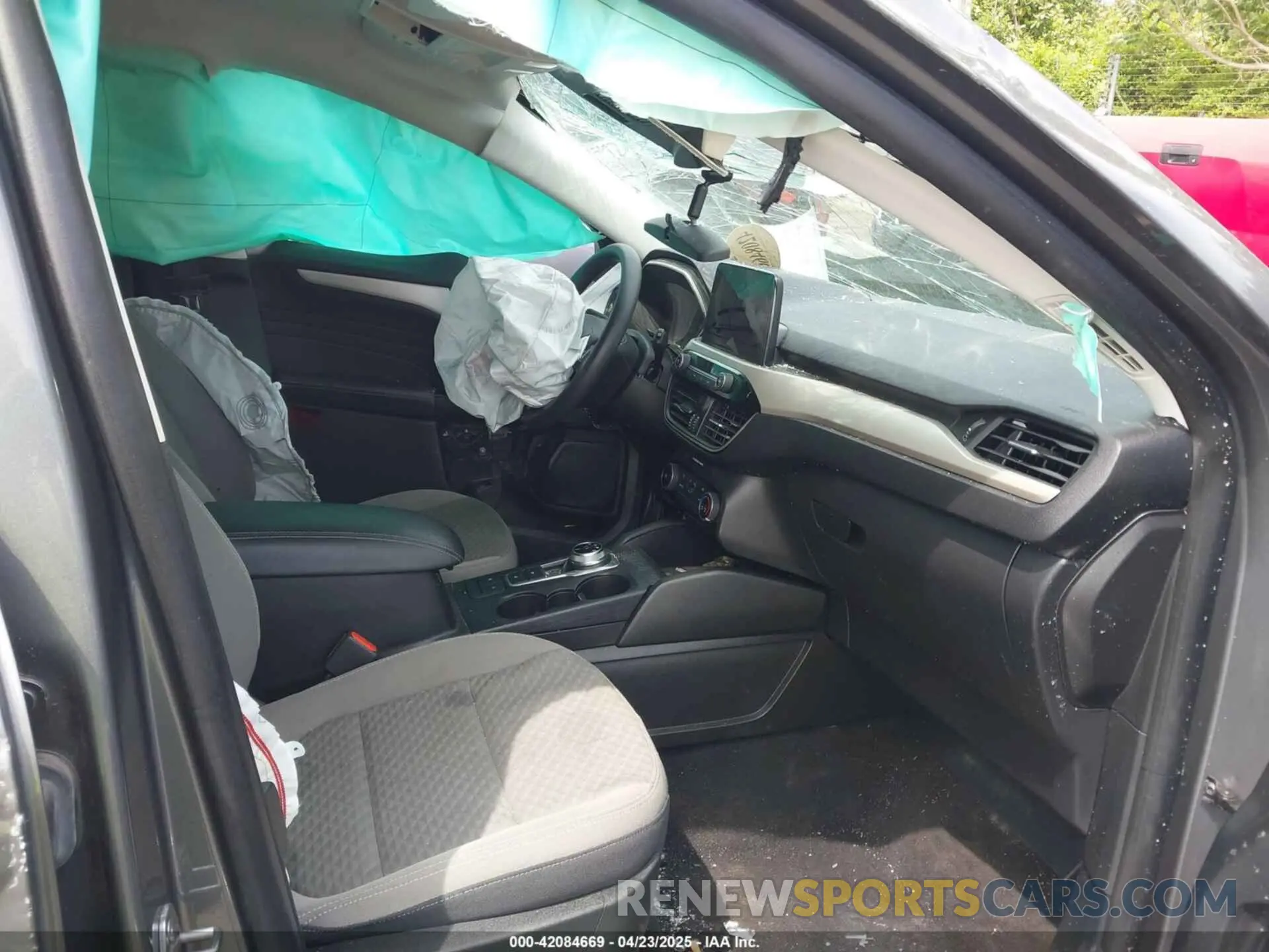 5 Фотография поврежденного автомобиля 1FMCU9G63NUA63170 FORD ESCAPE 2022
