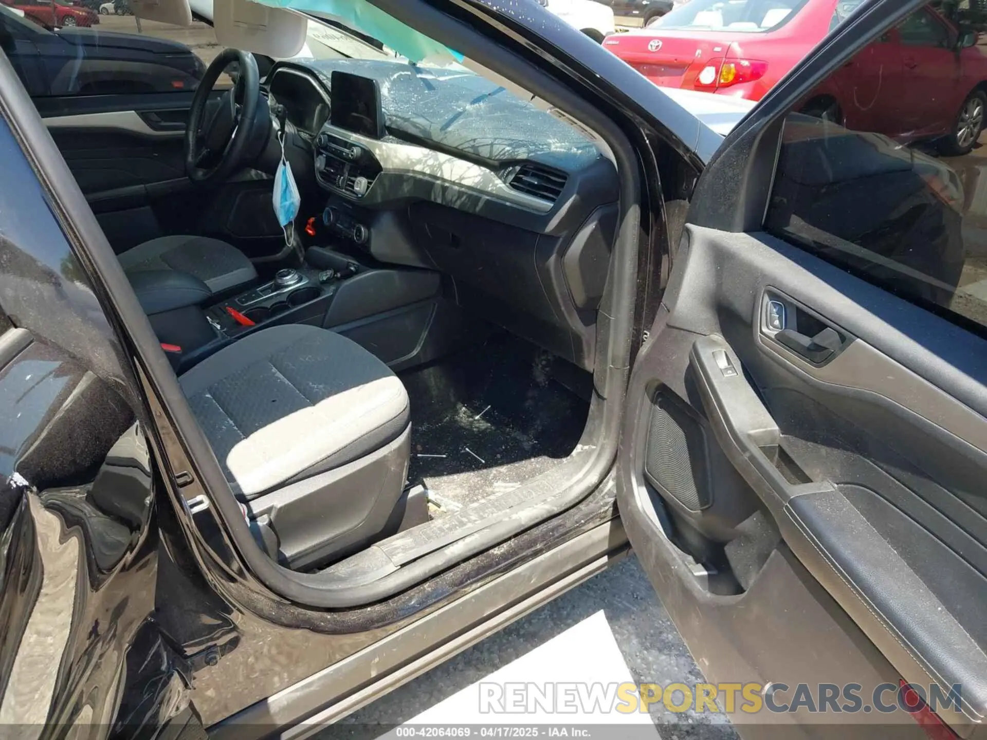 5 Фотография поврежденного автомобиля 1FMCU9G63NUB37820 FORD ESCAPE 2022